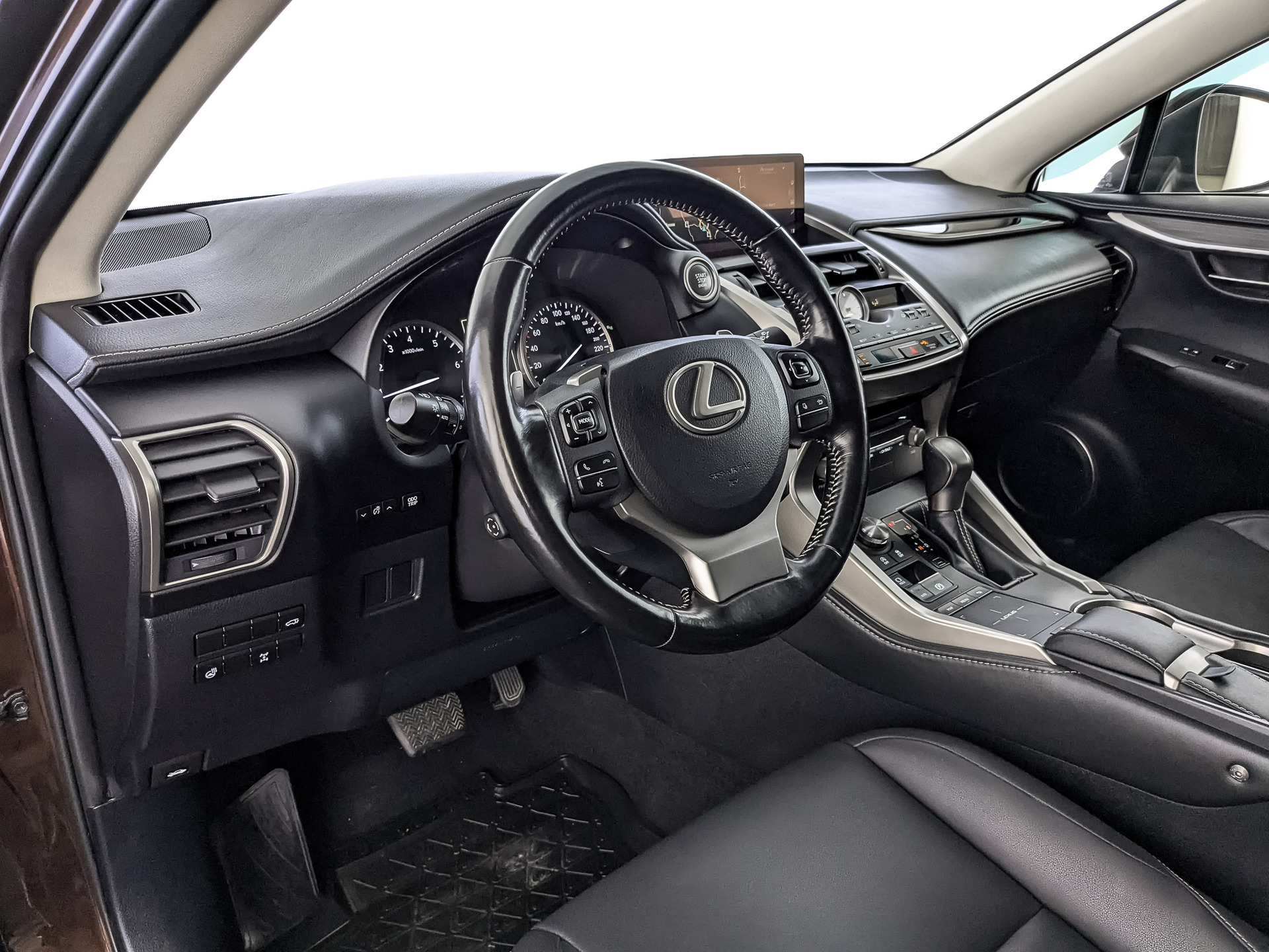 LEXUS NX 2.00 (150 л.с), автомат, 2018, пробег 111 557 км
