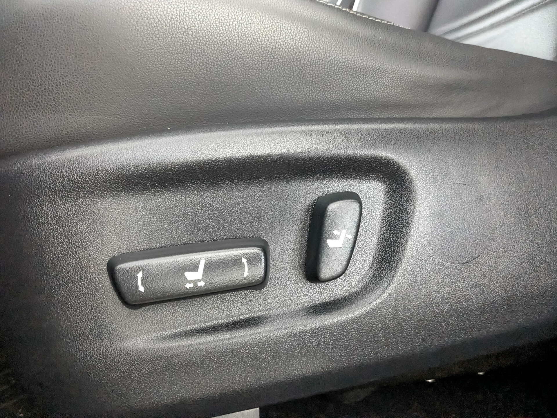 LEXUS NX 2.00 (150 л.с), автомат, 2018, пробег 111 557 км