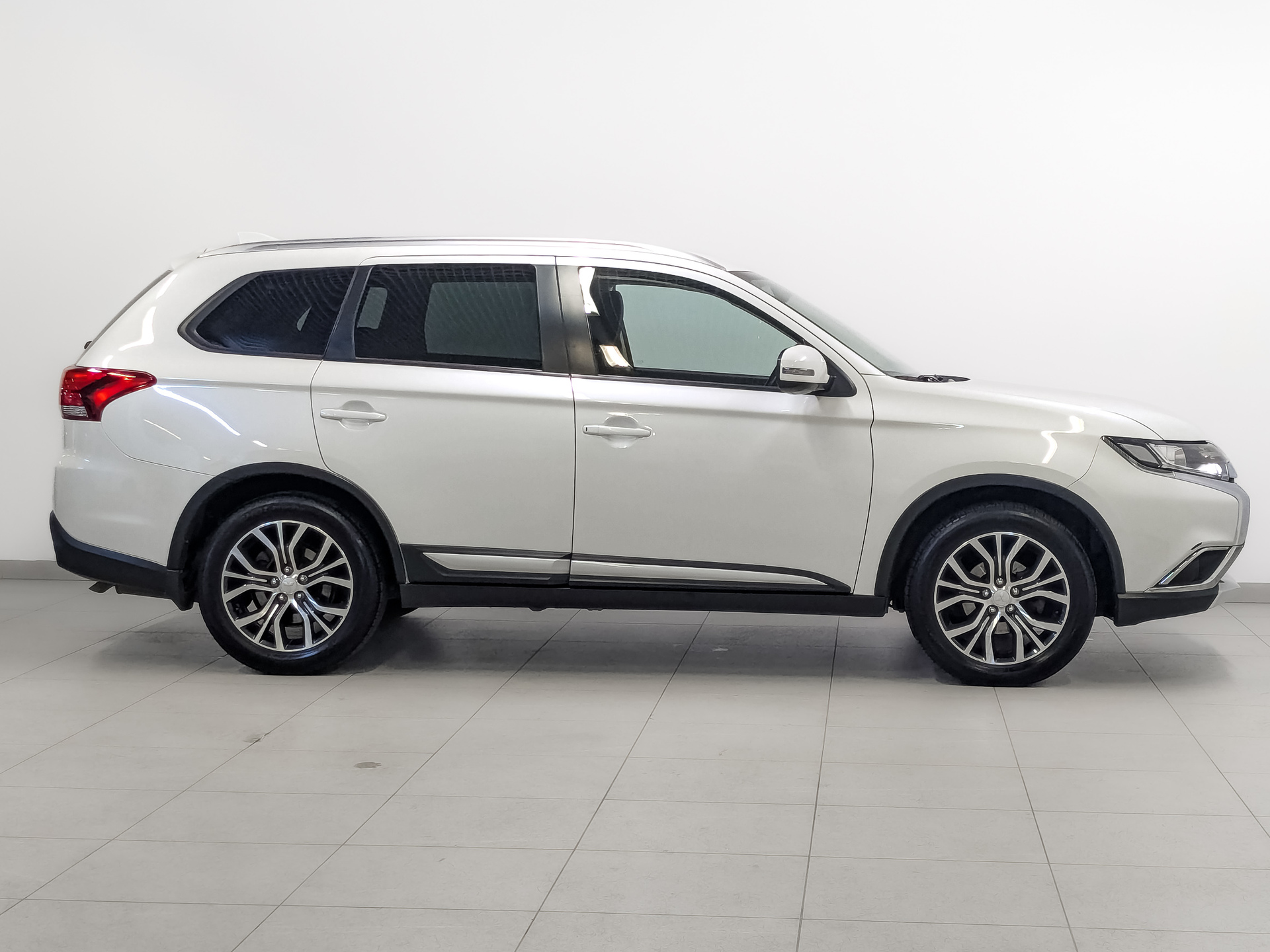 MITSUBISHI Outlander 2.00 (146 л.с), автомат, 2018, пробег 51 500 км