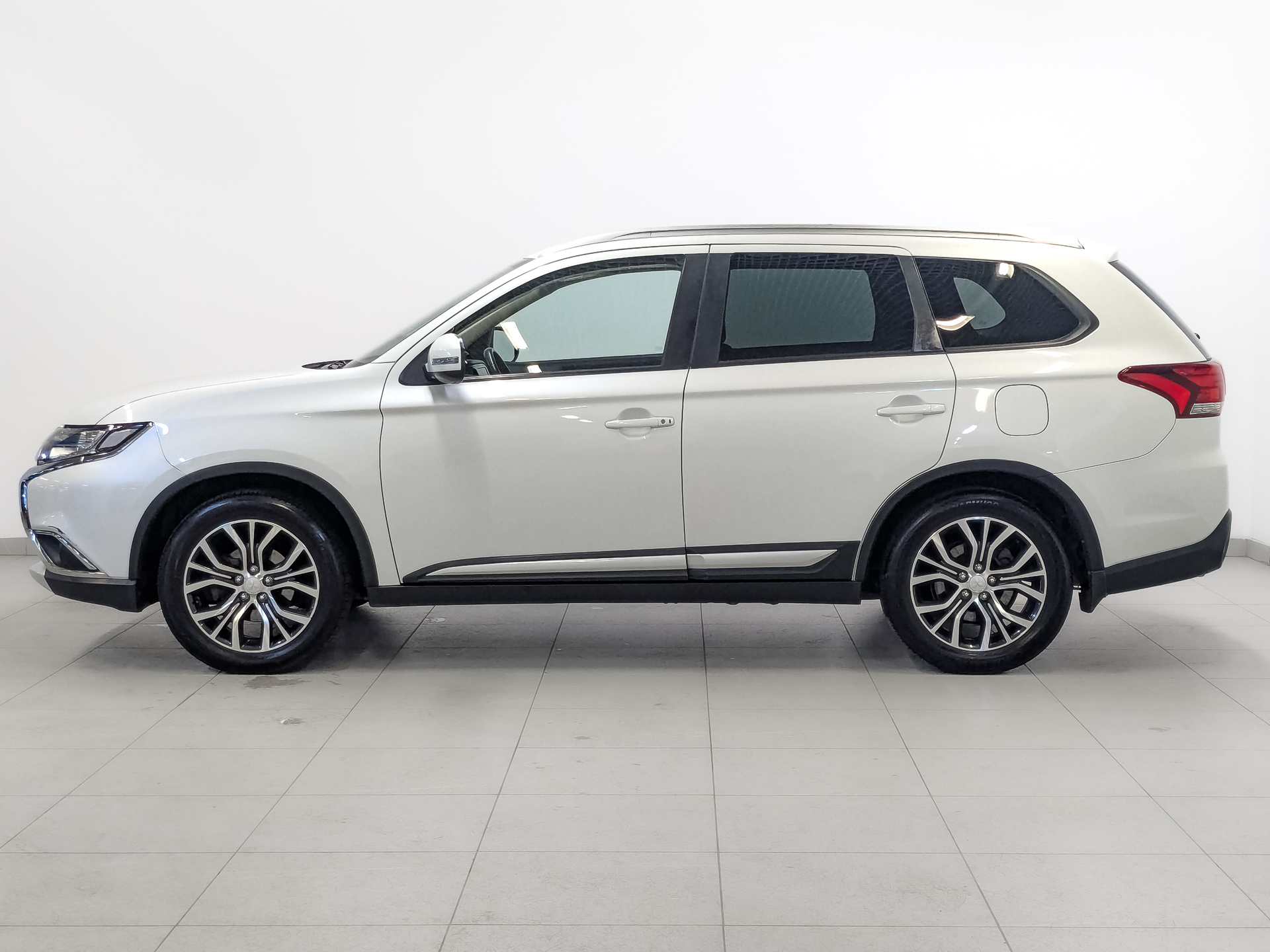 MITSUBISHI Outlander 2.00 (146 л.с), автомат, 2018, пробег 51 500 км
