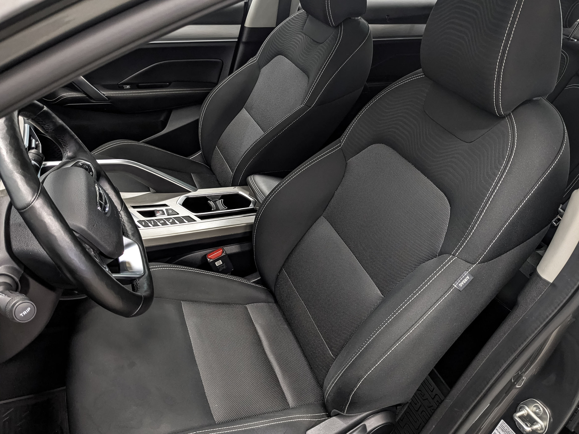 GEELY Coolray 1.50 (149 л.с), автомат, 2023, пробег 114 986 км