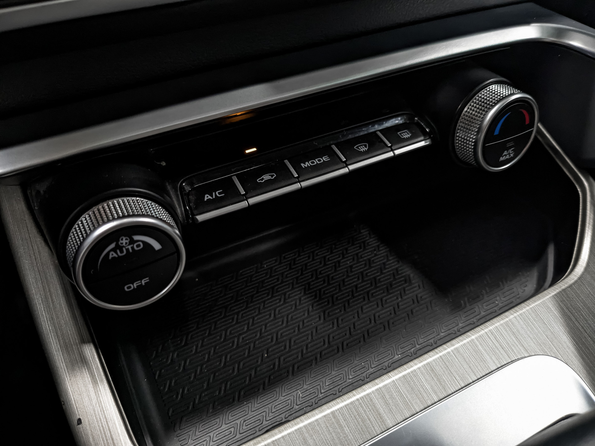 GEELY Coolray 1.50 (149 л.с), автомат, 2023, пробег 114 986 км