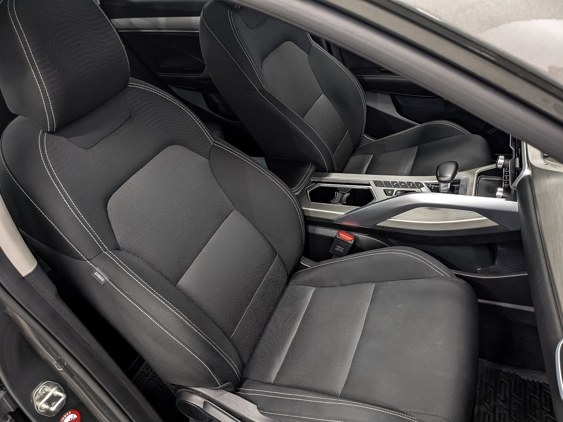 GEELY Coolray 1.50 (149 л.с), автомат, 2023, пробег 114 986 км