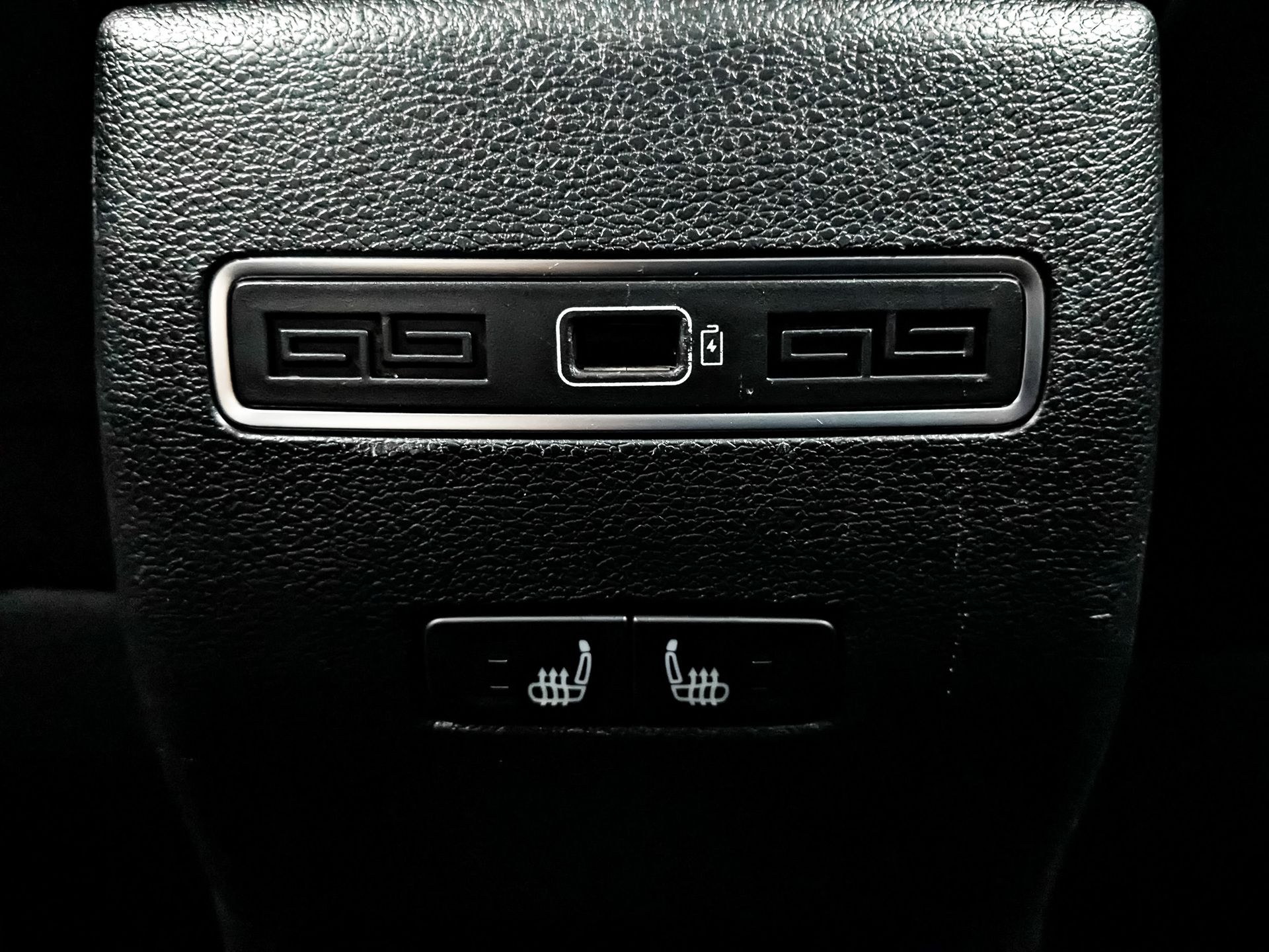 GEELY Coolray 1.50 (149 л.с), автомат, 2023, пробег 114 986 км