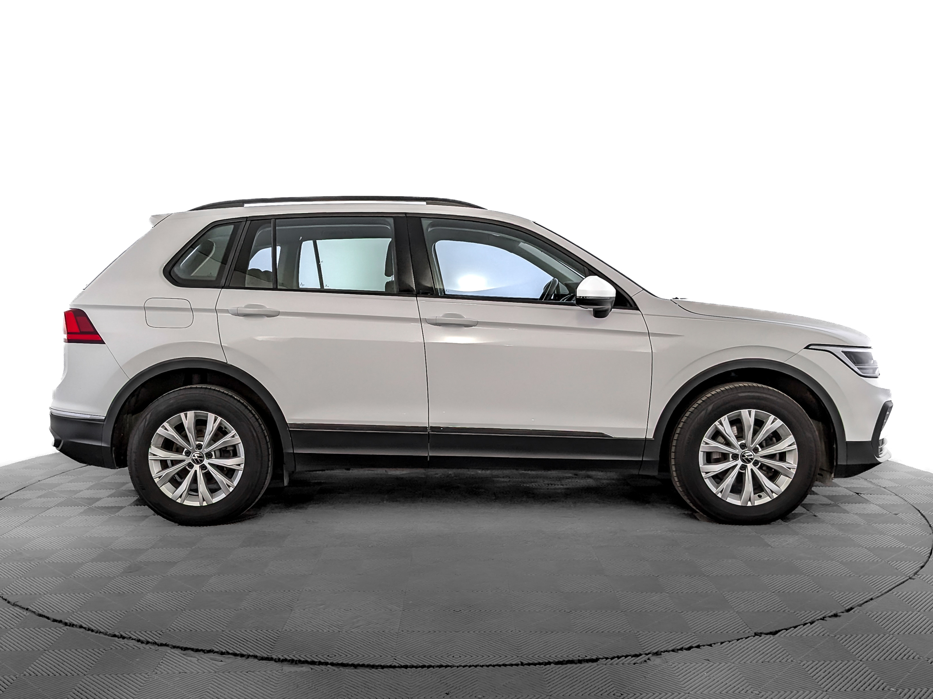 VOLKSWAGEN Tiguan 1.40 (150 л.с), автомат, 2021, пробег 59 202 км