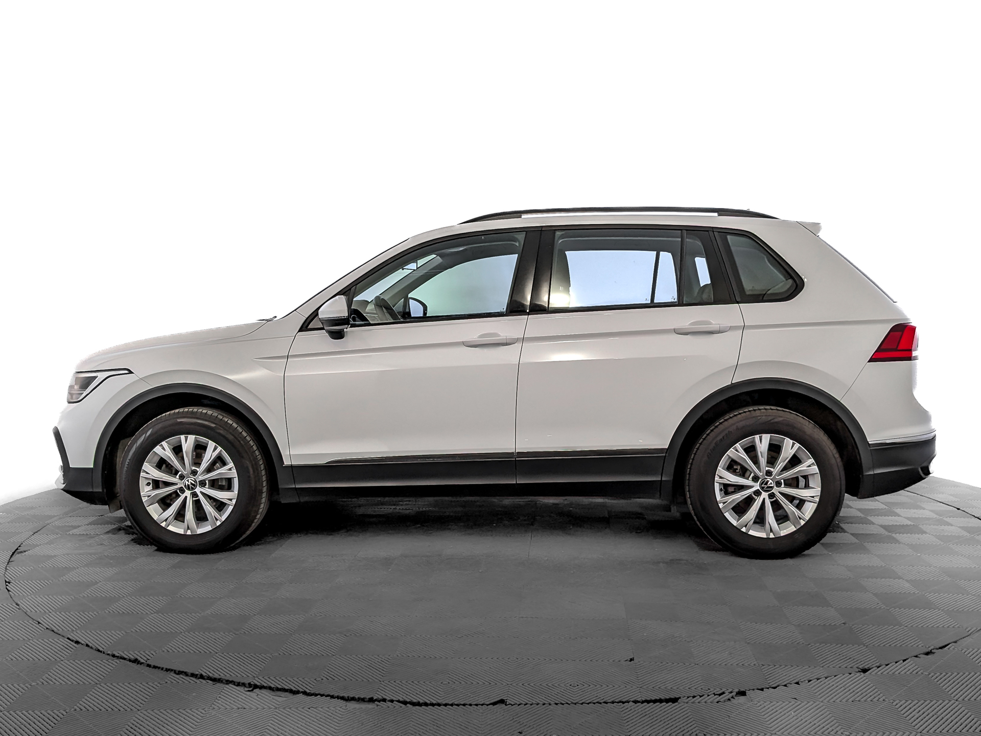 VOLKSWAGEN Tiguan 1.40 (150 л.с), автомат, 2021, пробег 59 202 км