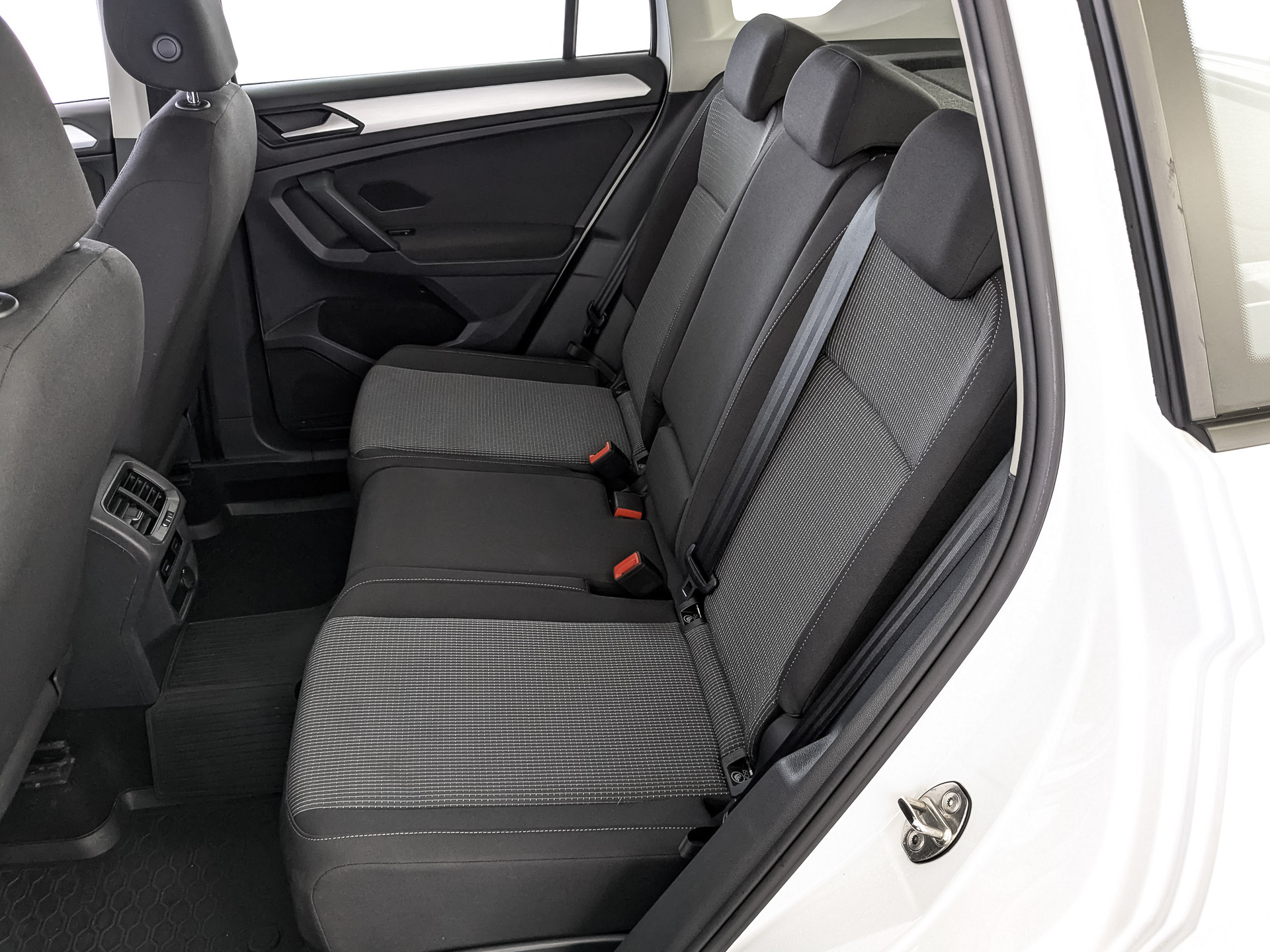 VOLKSWAGEN Tiguan 1.40 (150 л.с), автомат, 2021, пробег 59 202 км