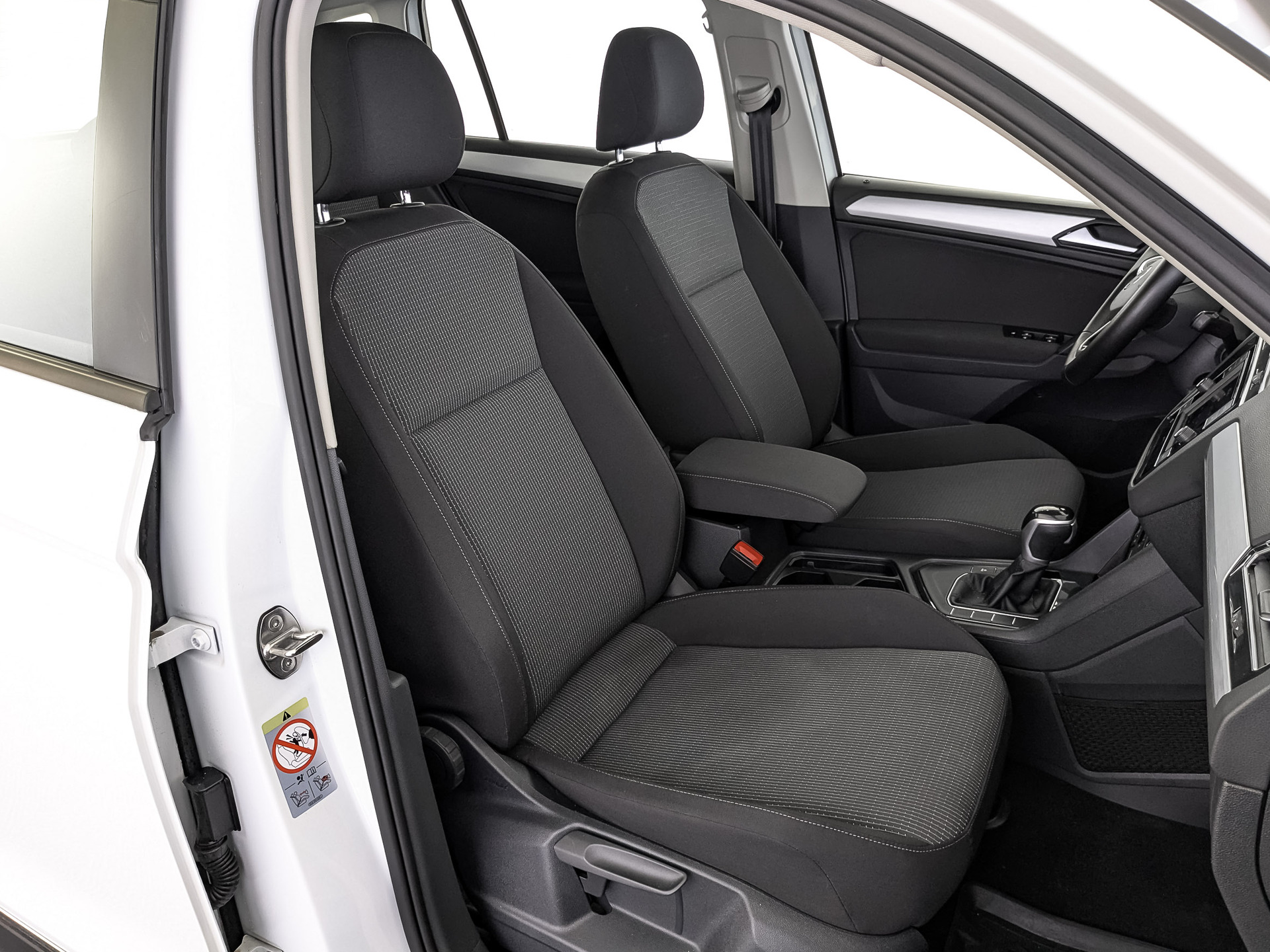 VOLKSWAGEN Tiguan 1.40 (150 л.с), автомат, 2021, пробег 59 202 км
