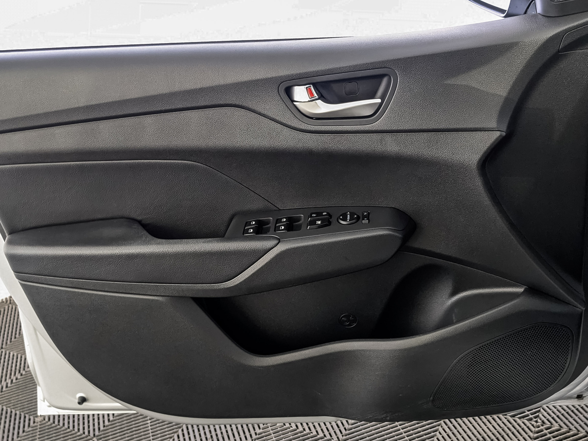 SOLARIS HS 1.60 (123 л.с), автомат, 2024, пробег 14 384 км
