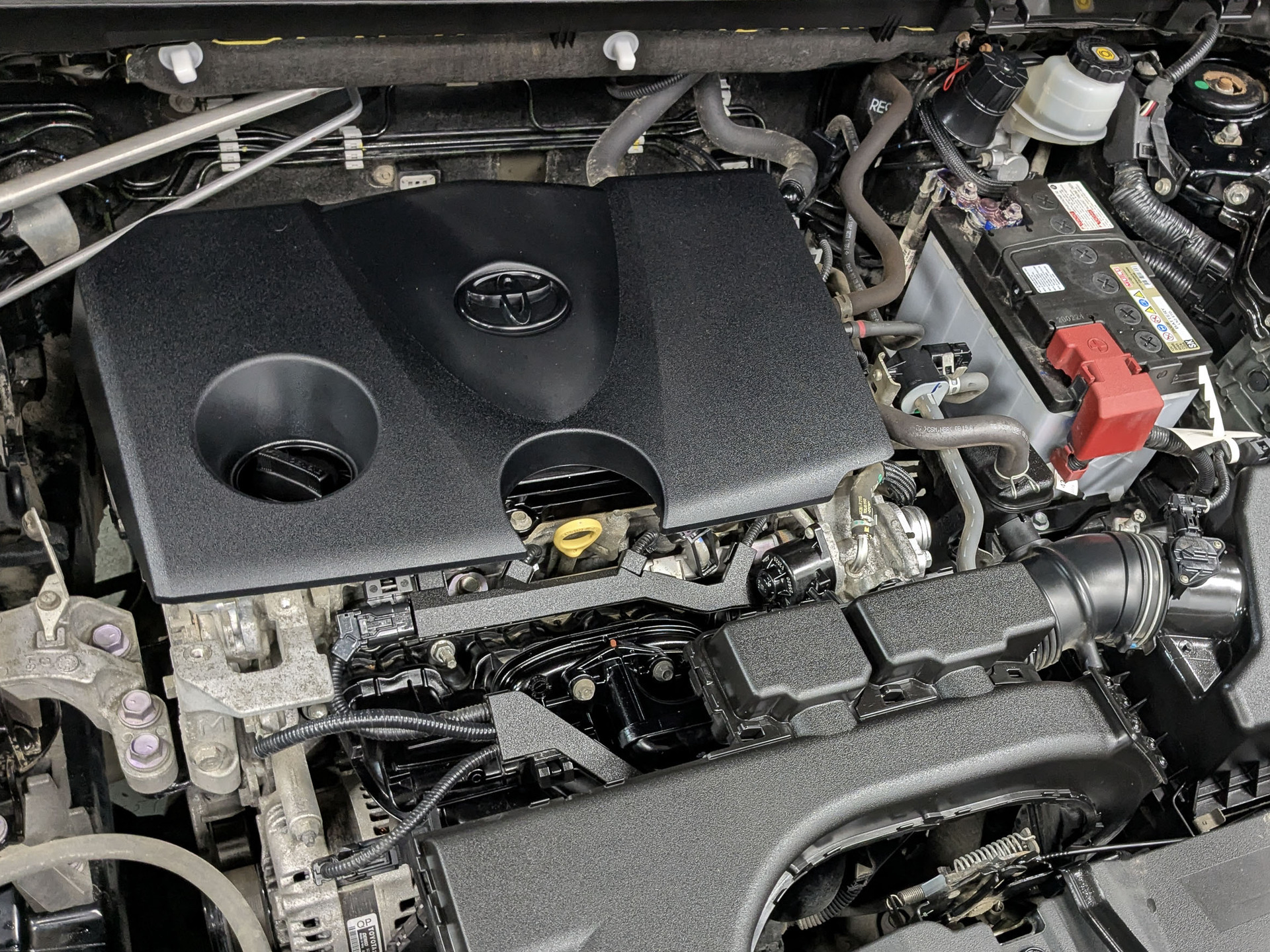 TOYOTA Rav-4 2.00 (149 л.с), механическая, 2020, пробег 64 300 км