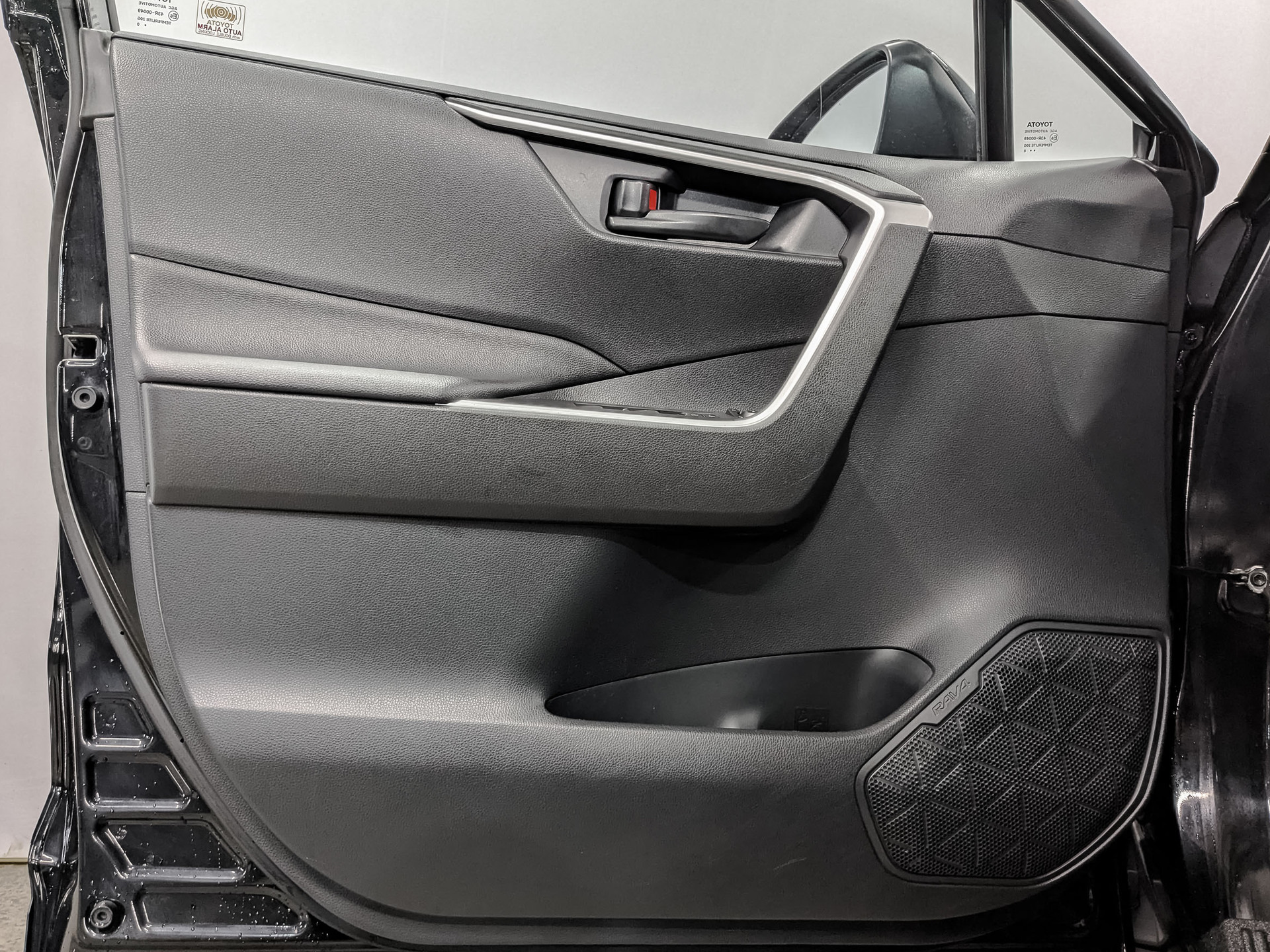 TOYOTA Rav-4 2.00 (149 л.с), механическая, 2020, пробег 64 300 км