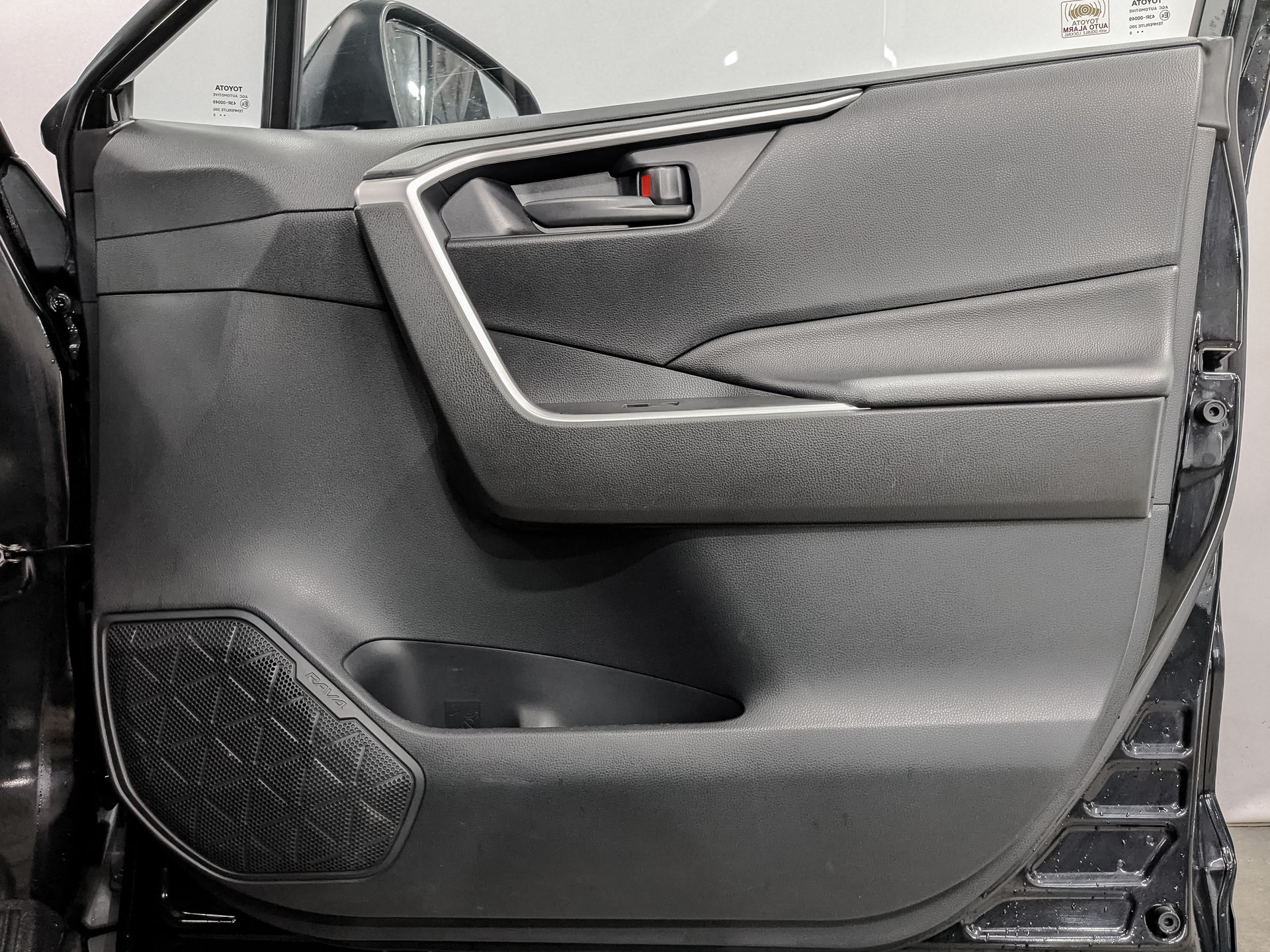 TOYOTA Rav-4 2.00 (149 л.с), механическая, 2020, пробег 64 300 км