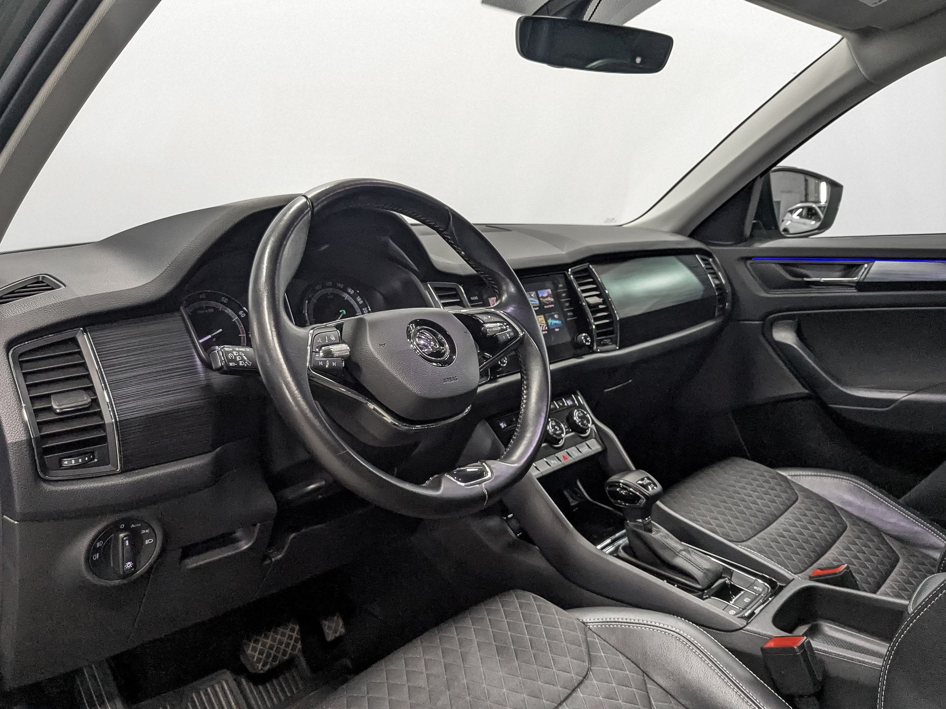 SKODA Kodiaq 1.40 (150 л.с), автомат, 2020, пробег 99 174 км