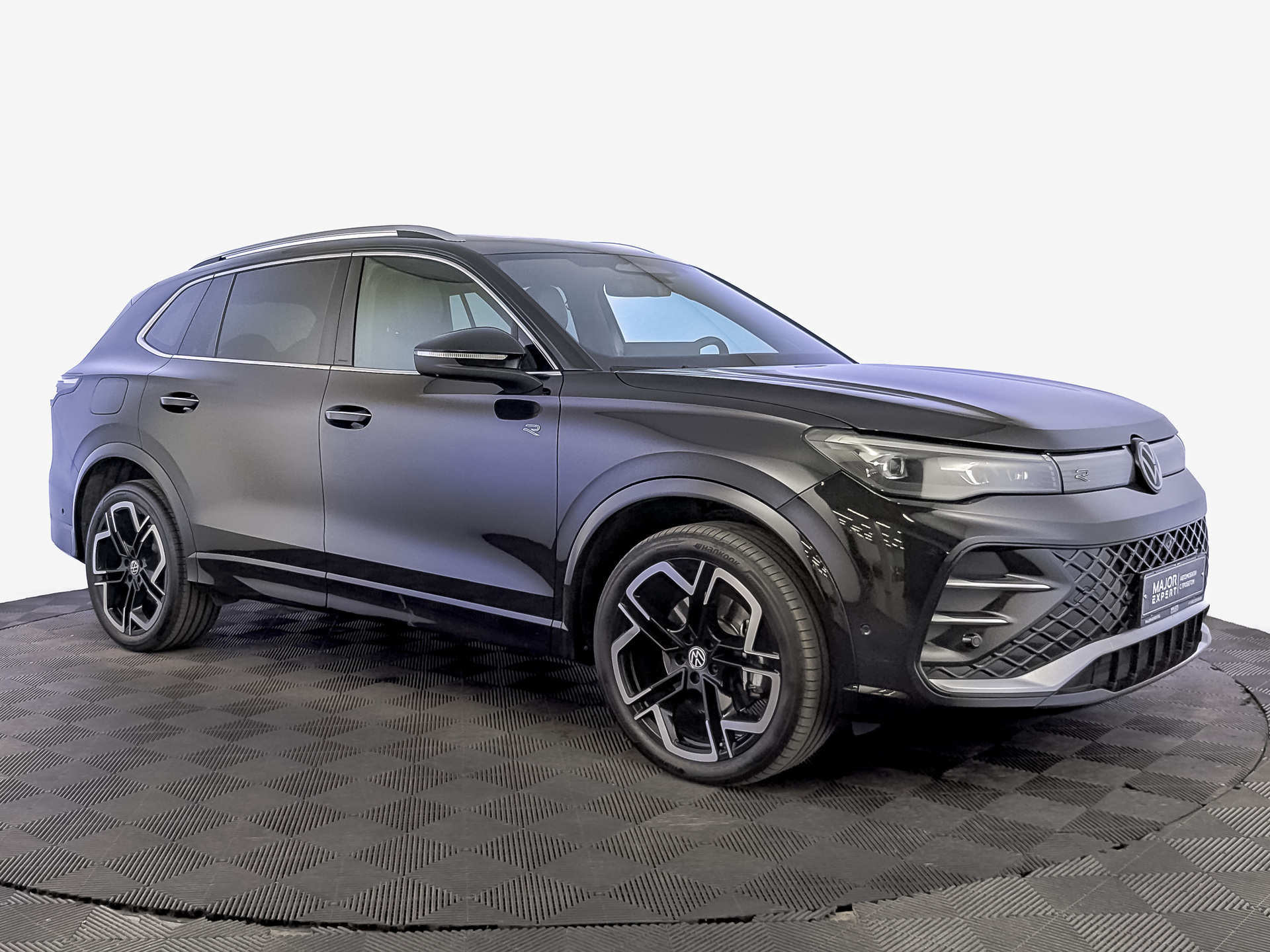 VOLKSWAGEN Tiguan 2.00 (220 л.с), автомат, 2024, пробег 43 080 км