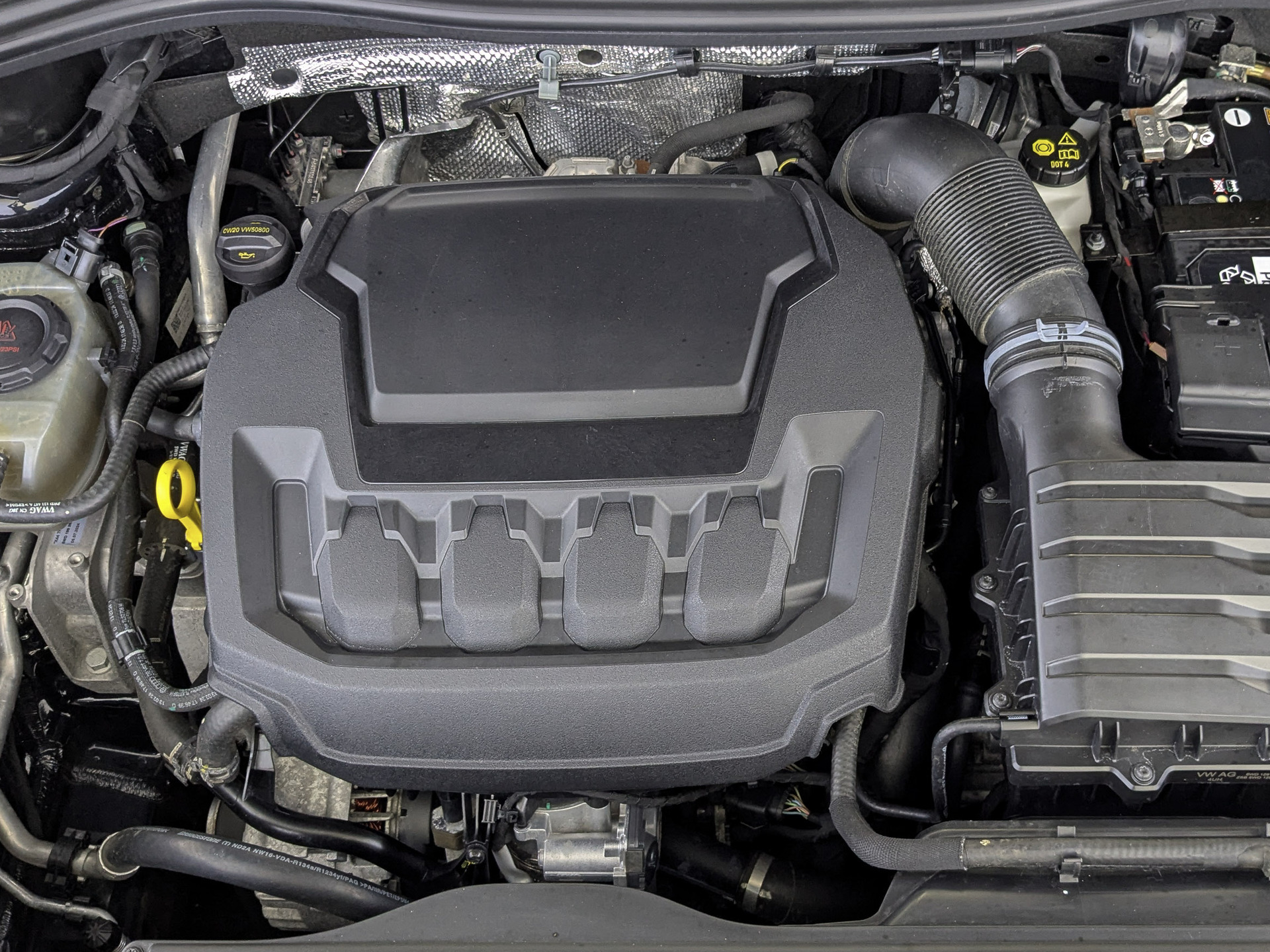 VOLKSWAGEN Tiguan 2.00 (220 л.с), автомат, 2024, пробег 43 080 км