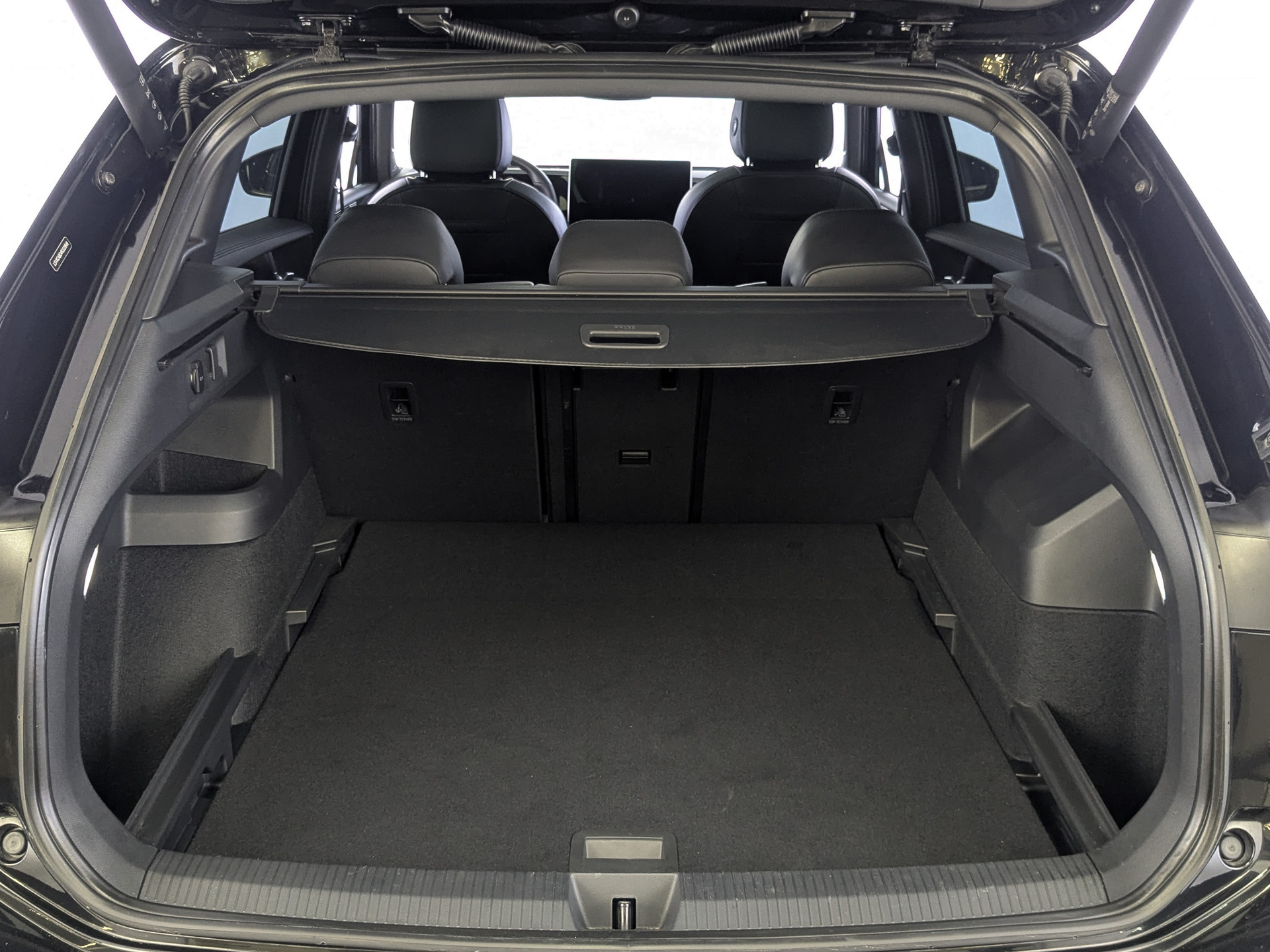 VOLKSWAGEN Tiguan 2.00 (220 л.с), автомат, 2024, пробег 43 080 км