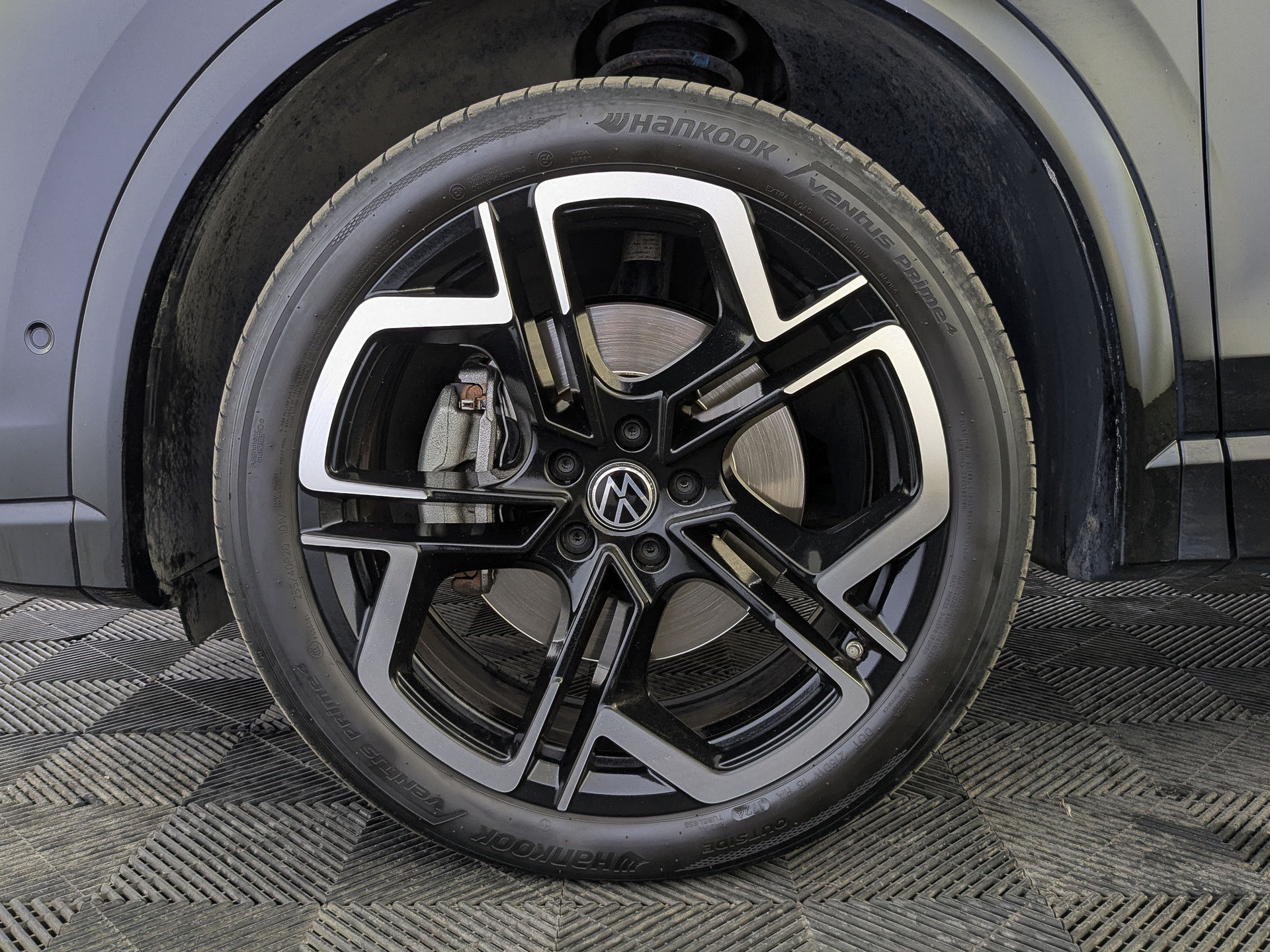 VOLKSWAGEN Tiguan 2.00 (220 л.с), автомат, 2024, пробег 43 080 км