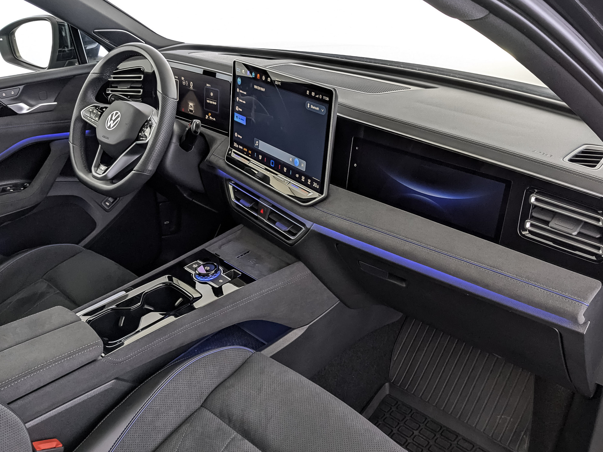 VOLKSWAGEN Tiguan 2.00 (220 л.с), автомат, 2024, пробег 43 080 км