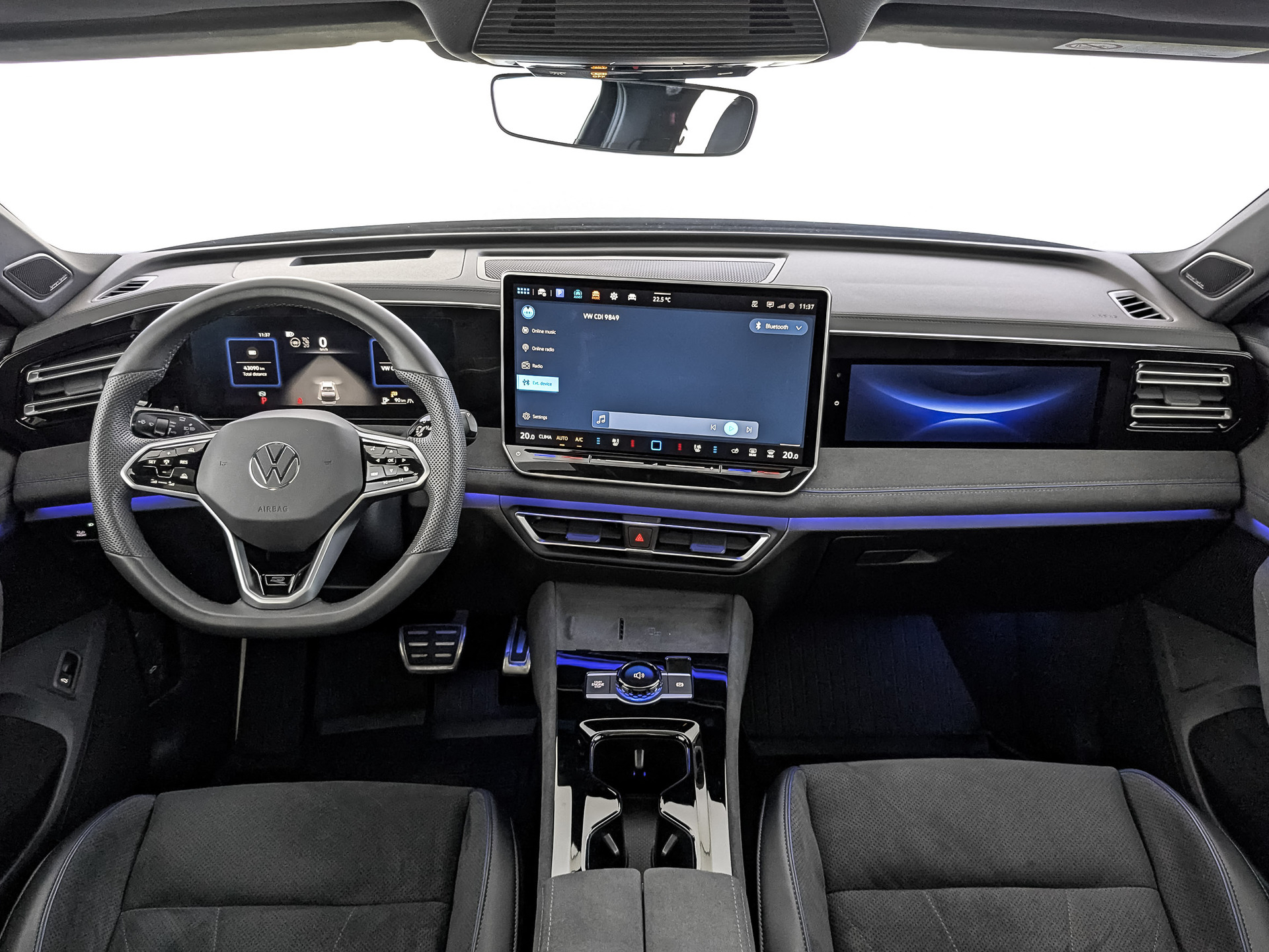 VOLKSWAGEN Tiguan 2.00 (220 л.с), автомат, 2024, пробег 43 080 км