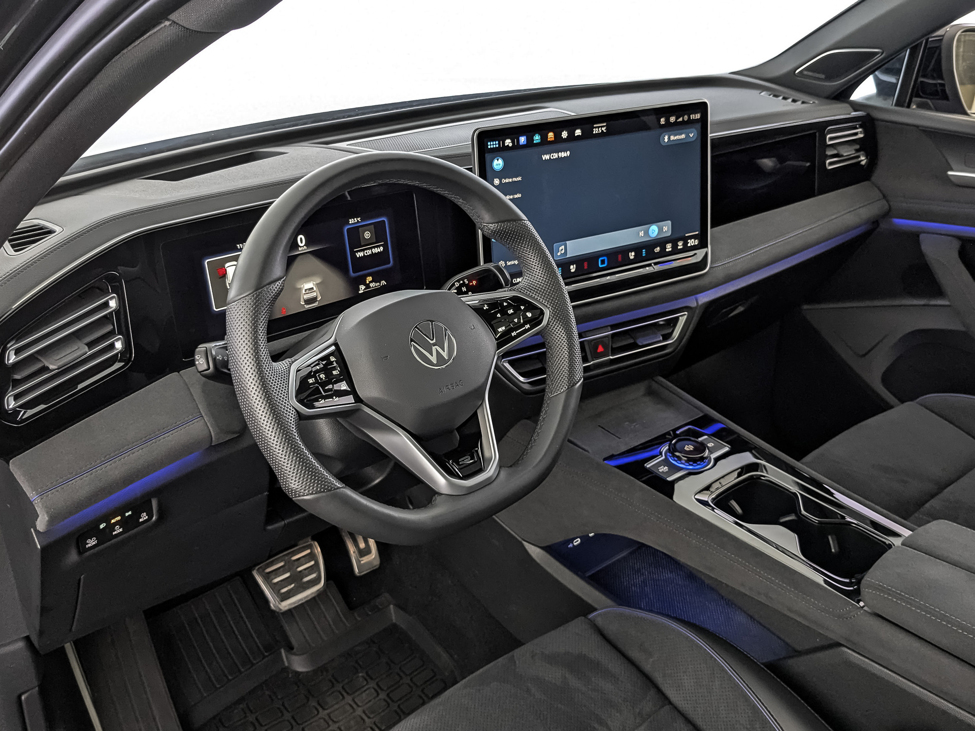 VOLKSWAGEN Tiguan 2.00 (220 л.с), автомат, 2024, пробег 43 080 км