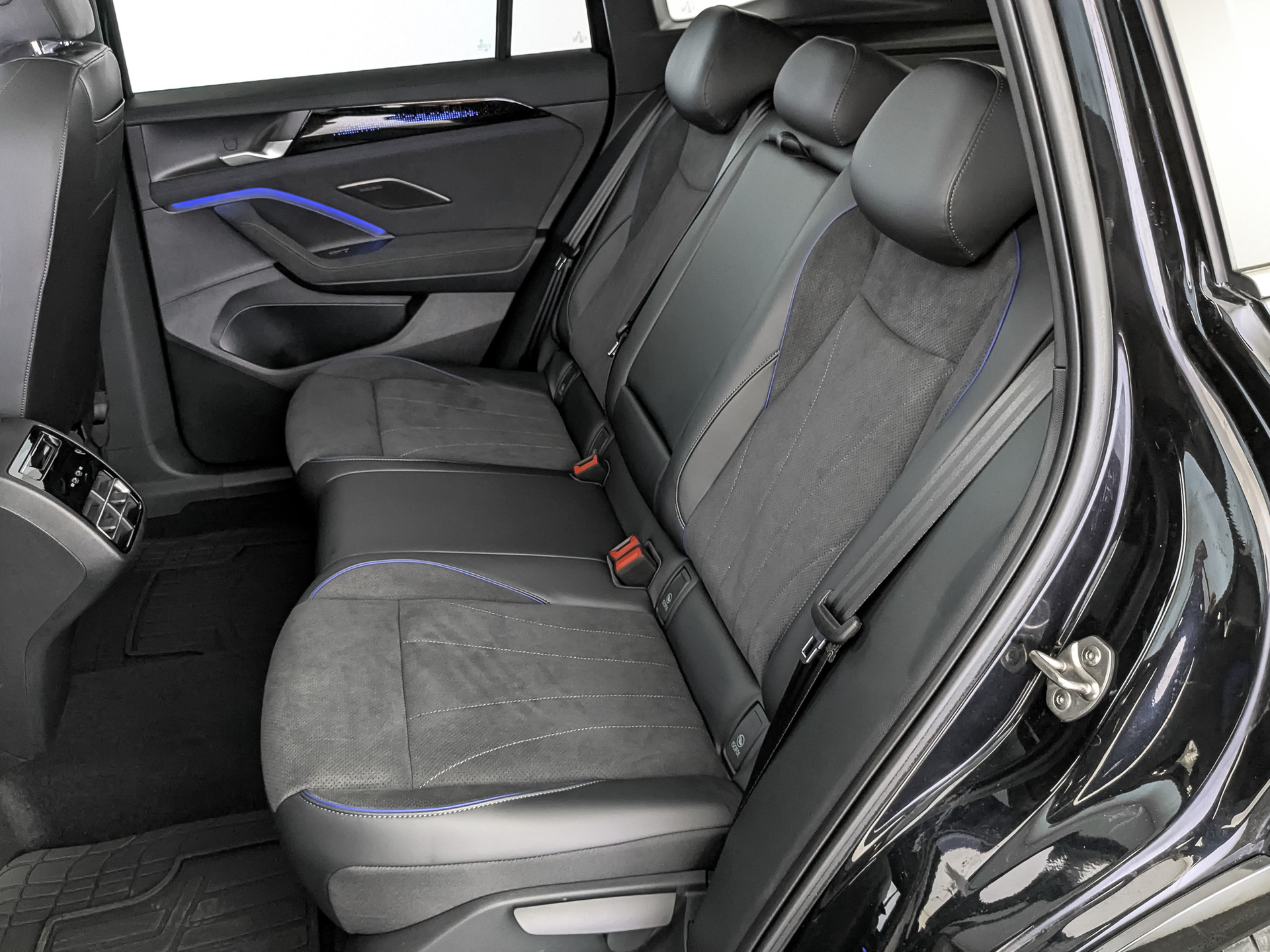 VOLKSWAGEN Tiguan 2.00 (220 л.с), автомат, 2024, пробег 43 080 км