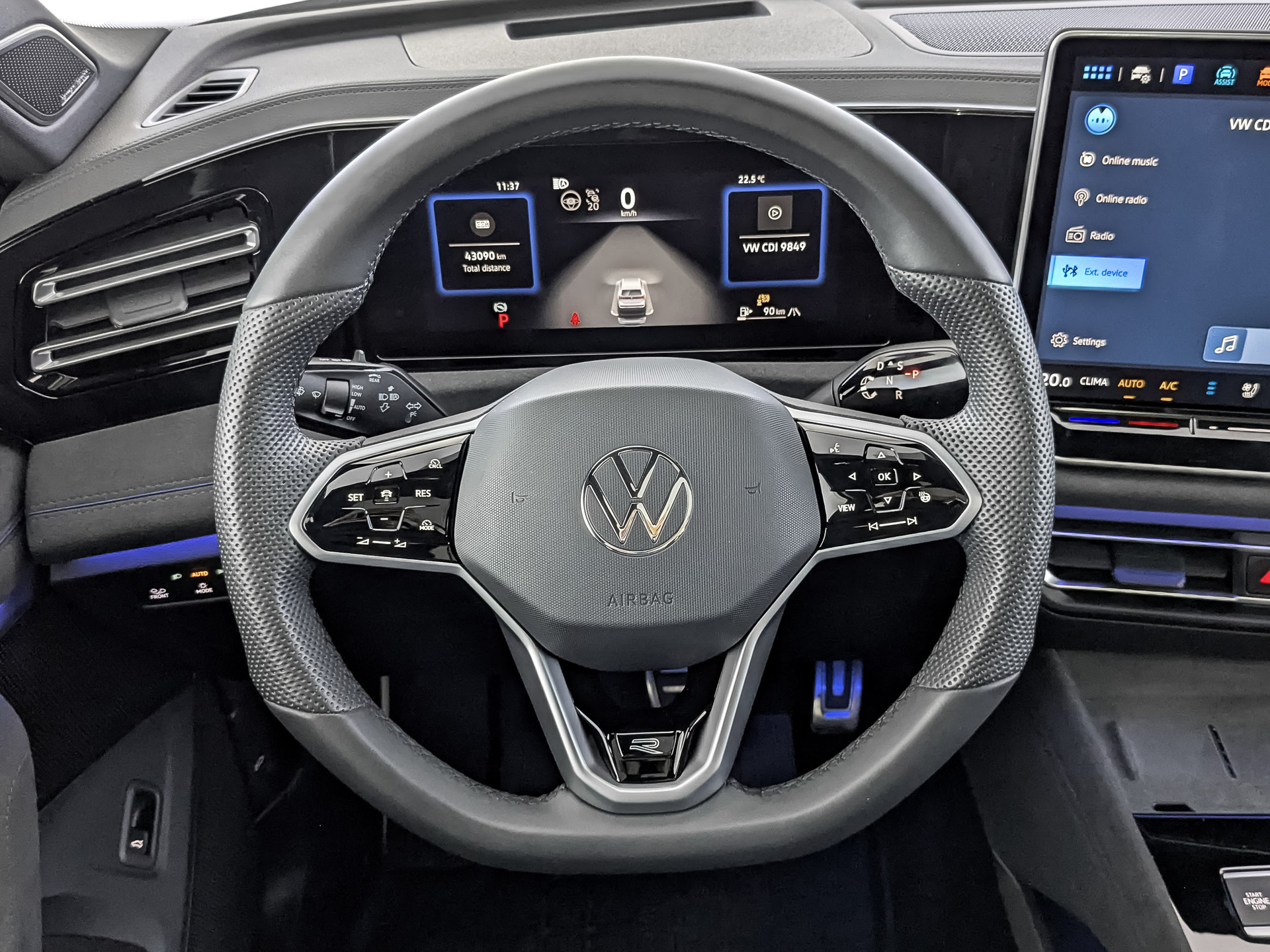 VOLKSWAGEN Tiguan 2.00 (220 л.с), автомат, 2024, пробег 43 080 км