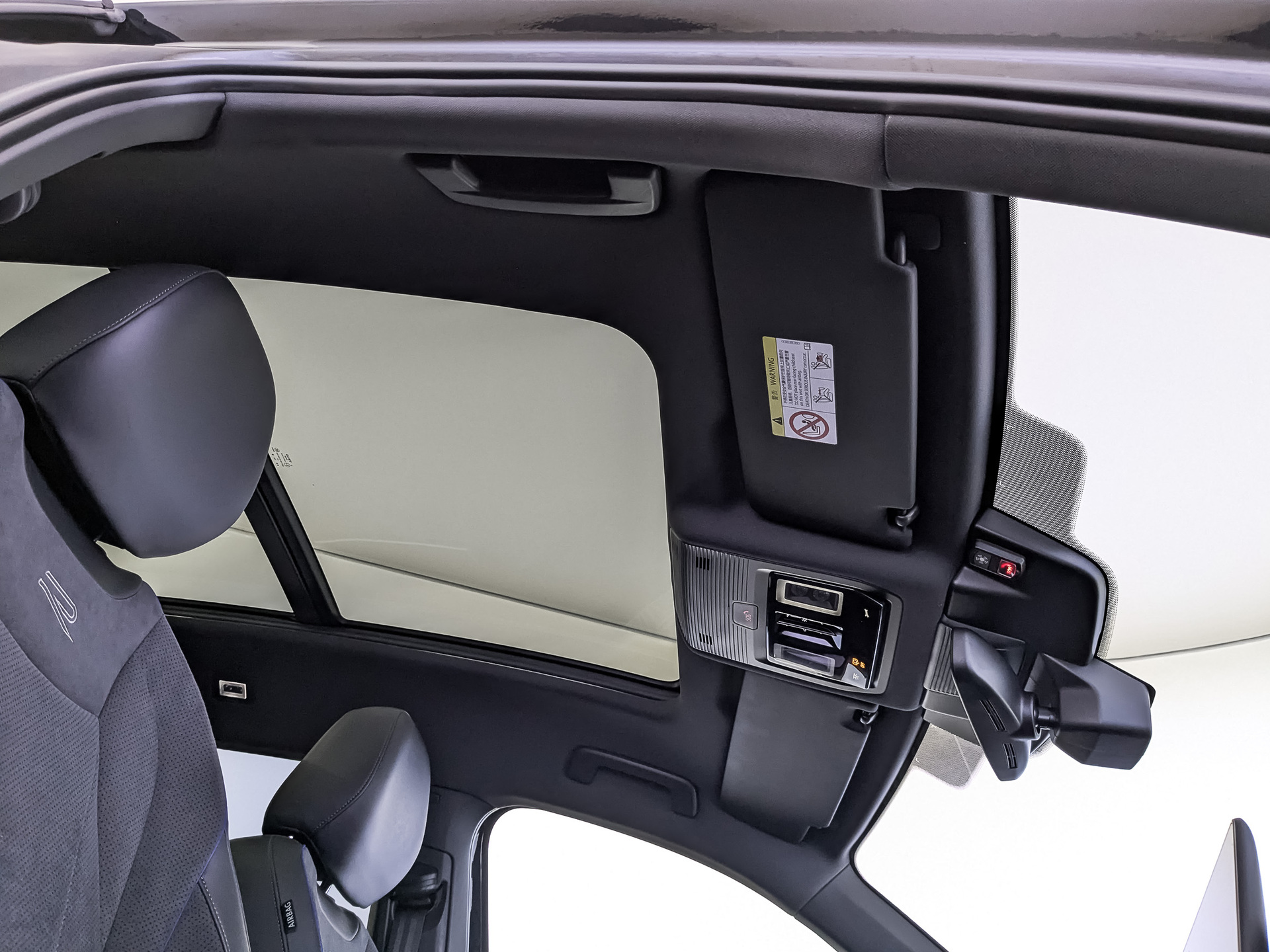 VOLKSWAGEN Tiguan 2.00 (220 л.с), автомат, 2024, пробег 43 080 км