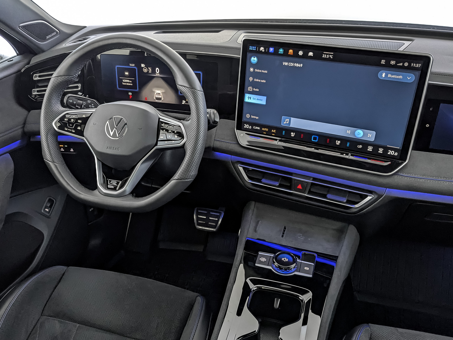 VOLKSWAGEN Tiguan 2.00 (220 л.с), автомат, 2024, пробег 43 080 км