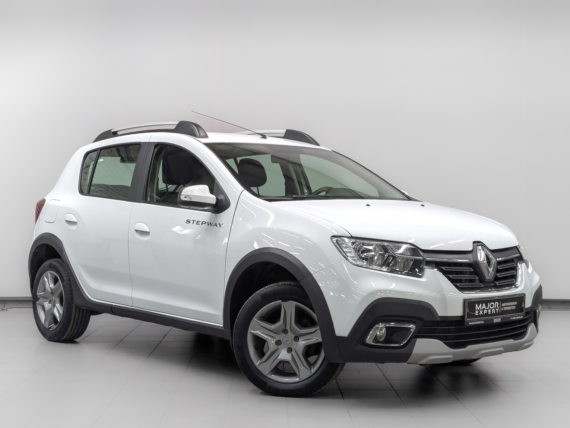 RENAULT Sandero 1.60 (102 л.с), автомат, 2021, пробег 62 235 км