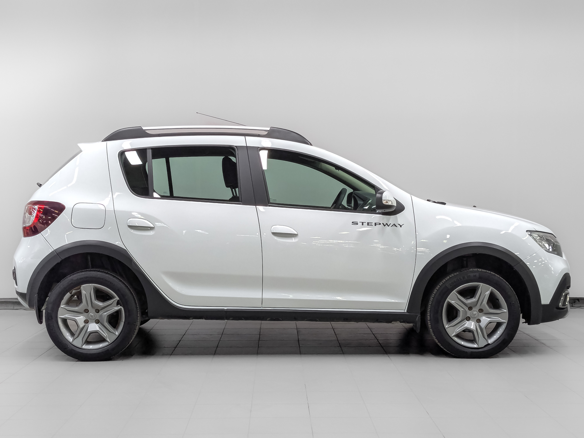 RENAULT Sandero 1.60 (102 л.с), автомат, 2021, пробег 62 235 км