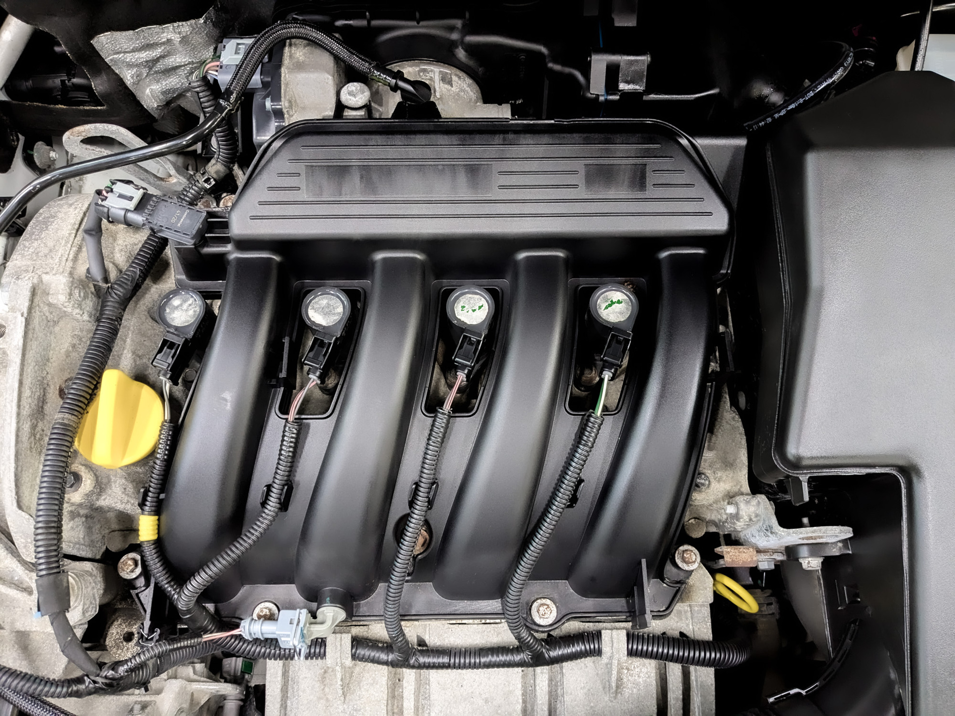 RENAULT Sandero 1.60 (102 л.с), автомат, 2021, пробег 62 235 км