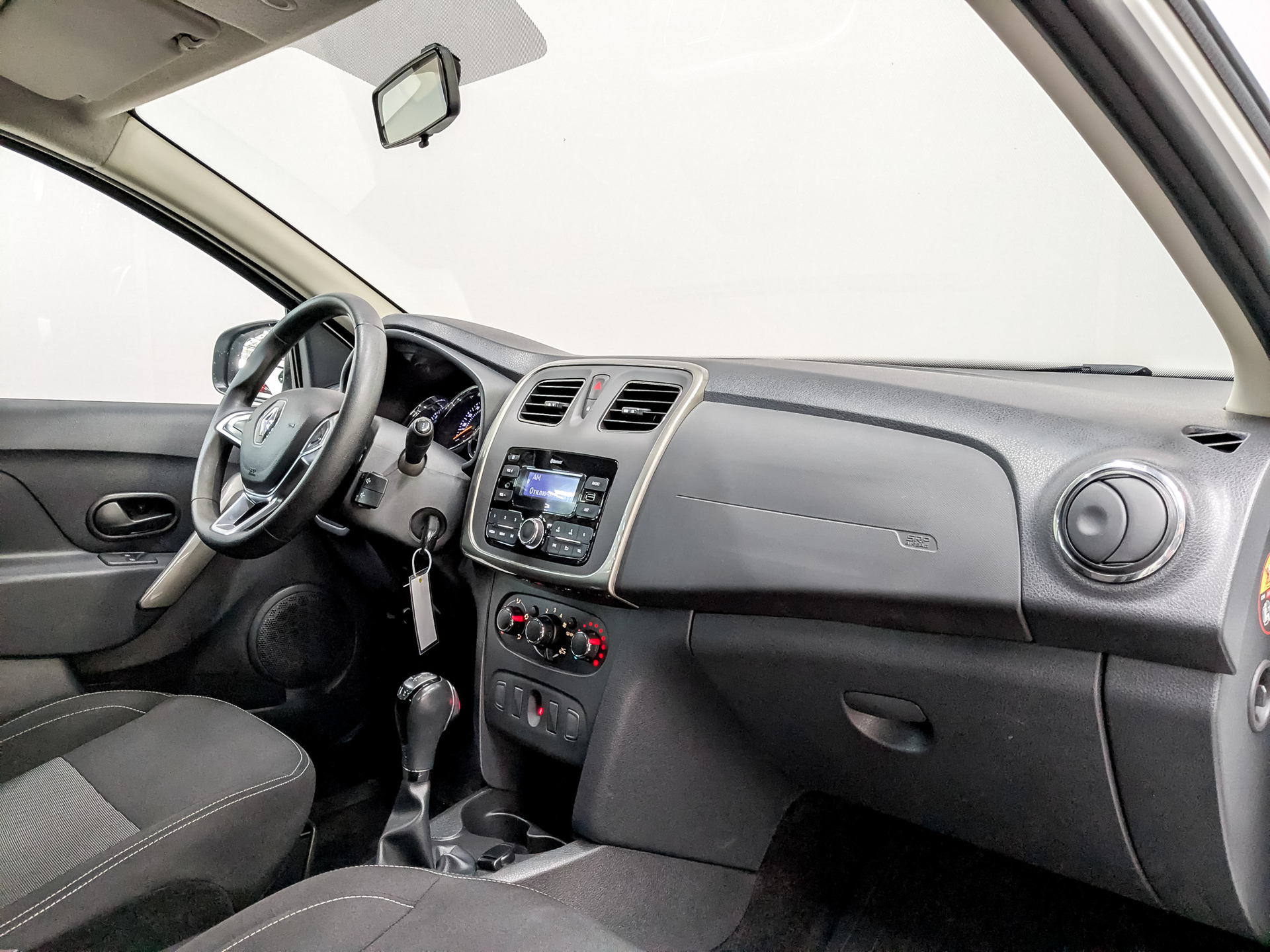 RENAULT Sandero 1.60 (102 л.с), автомат, 2021, пробег 62 235 км