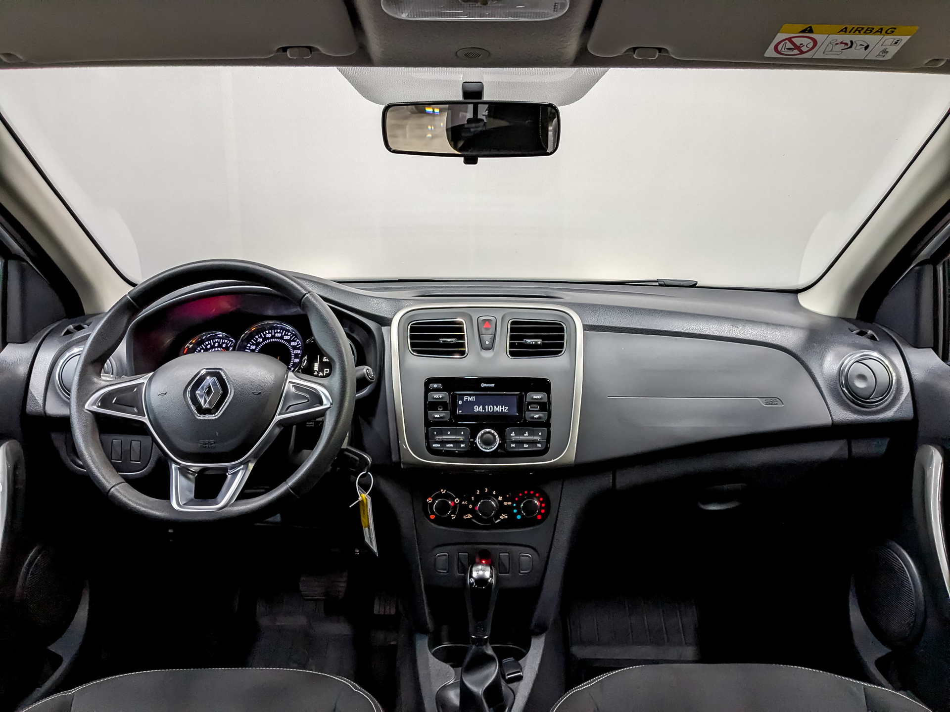 RENAULT Sandero 1.60 (102 л.с), автомат, 2021, пробег 62 235 км