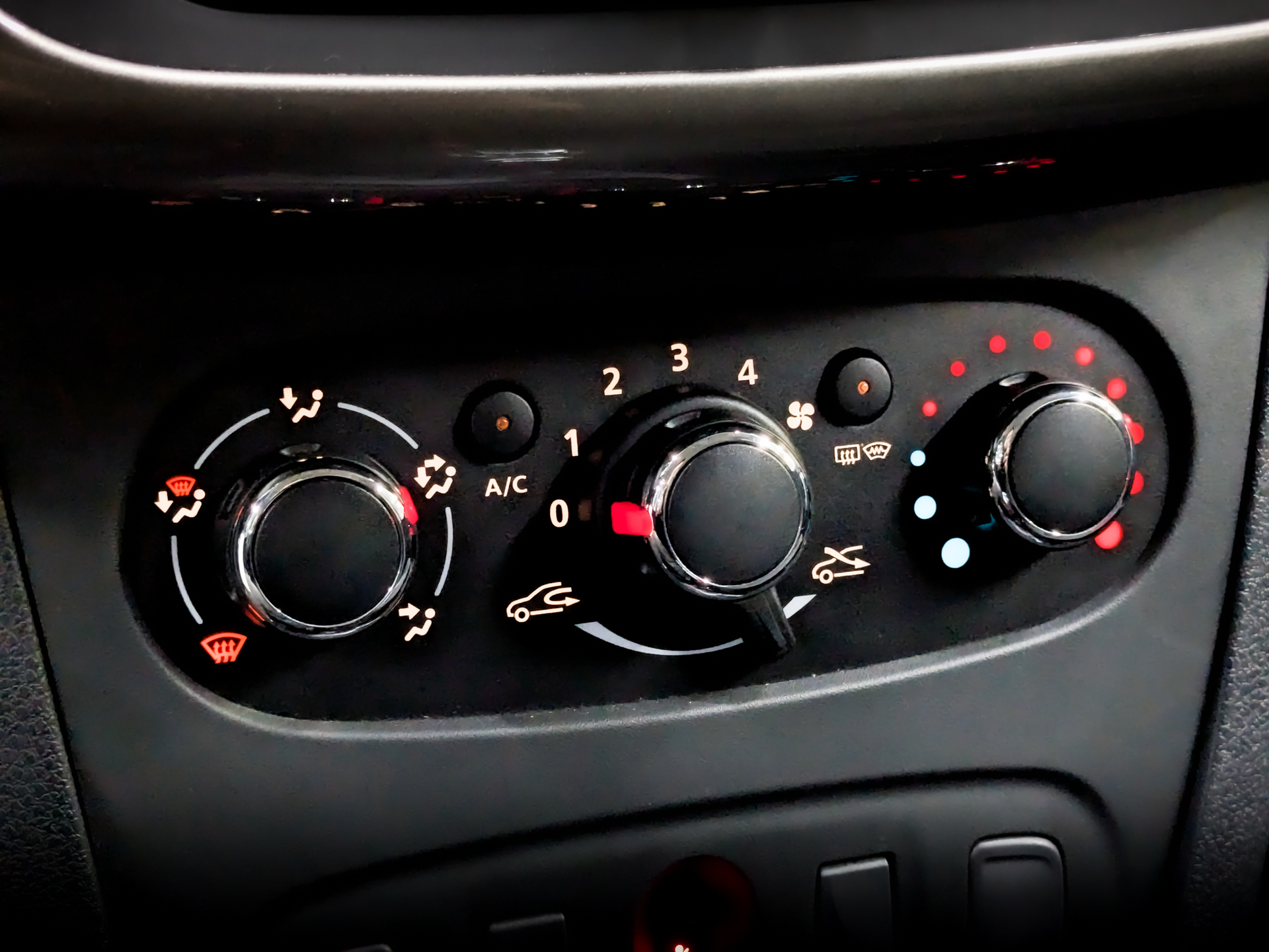 RENAULT Sandero 1.60 (102 л.с), автомат, 2021, пробег 62 235 км