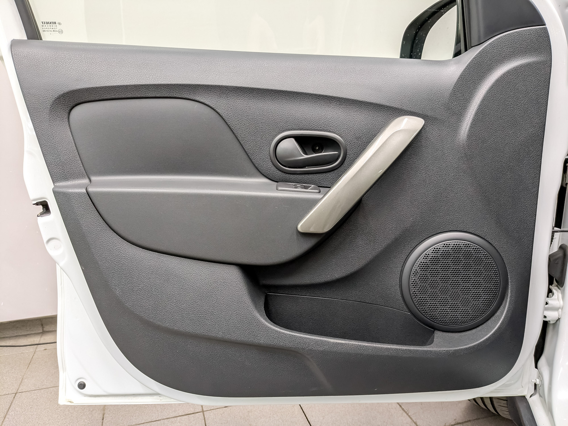 RENAULT Sandero 1.60 (102 л.с), автомат, 2021, пробег 62 235 км
