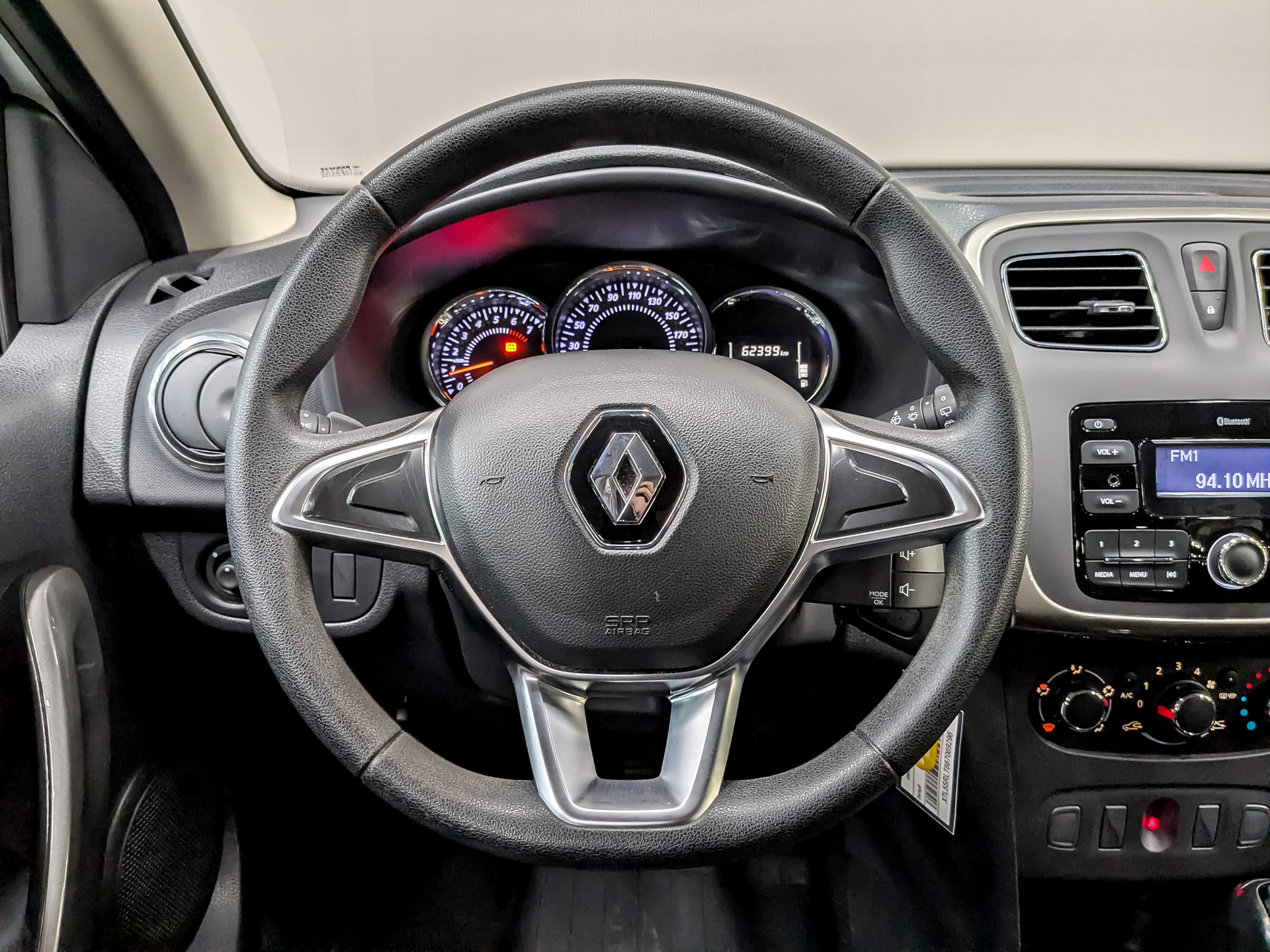 RENAULT Sandero 1.60 (102 л.с), автомат, 2021, пробег 62 235 км