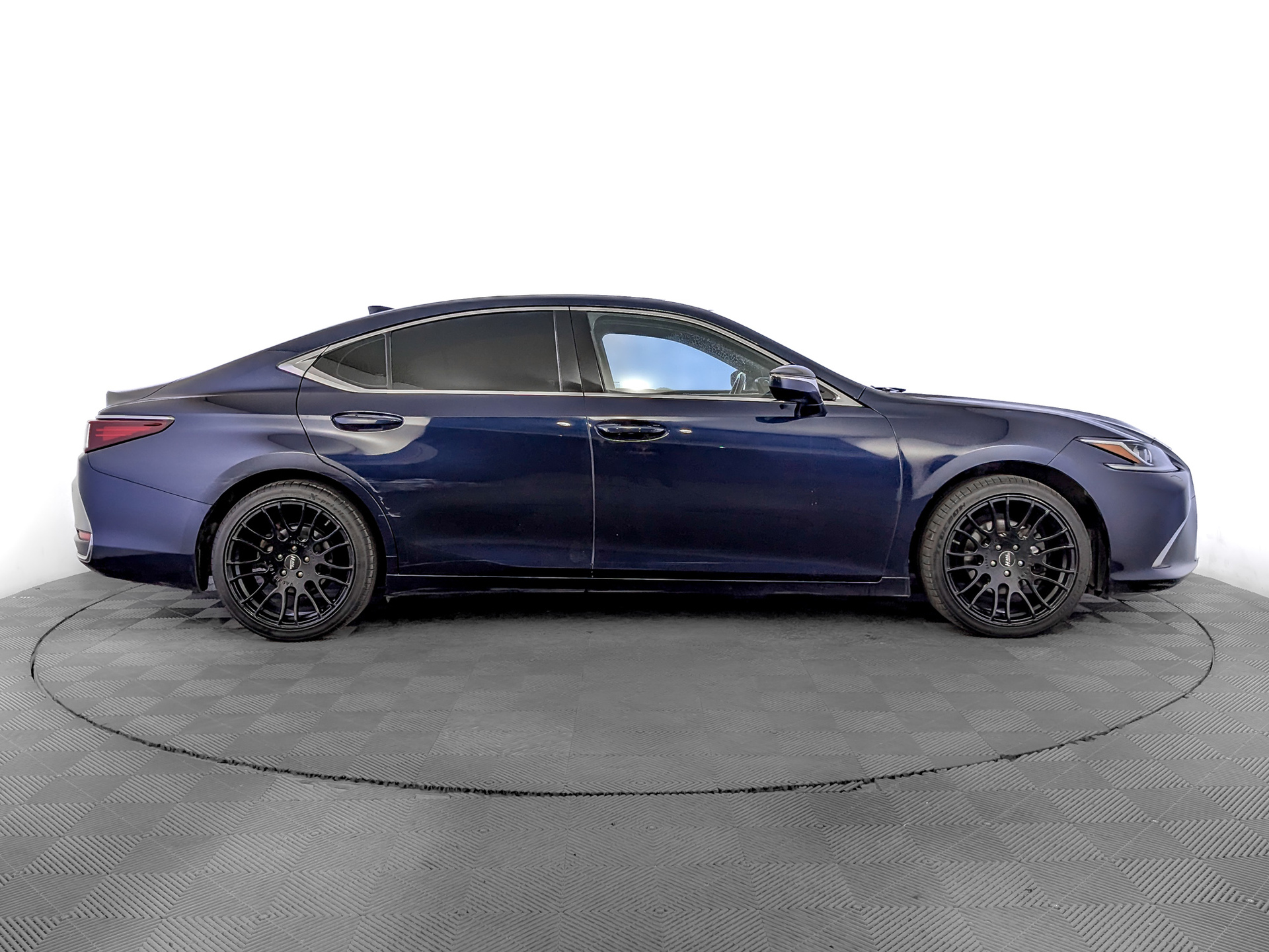 LEXUS ES 2.50 (200 л.с), автомат, 2019, пробег 155 705 км
