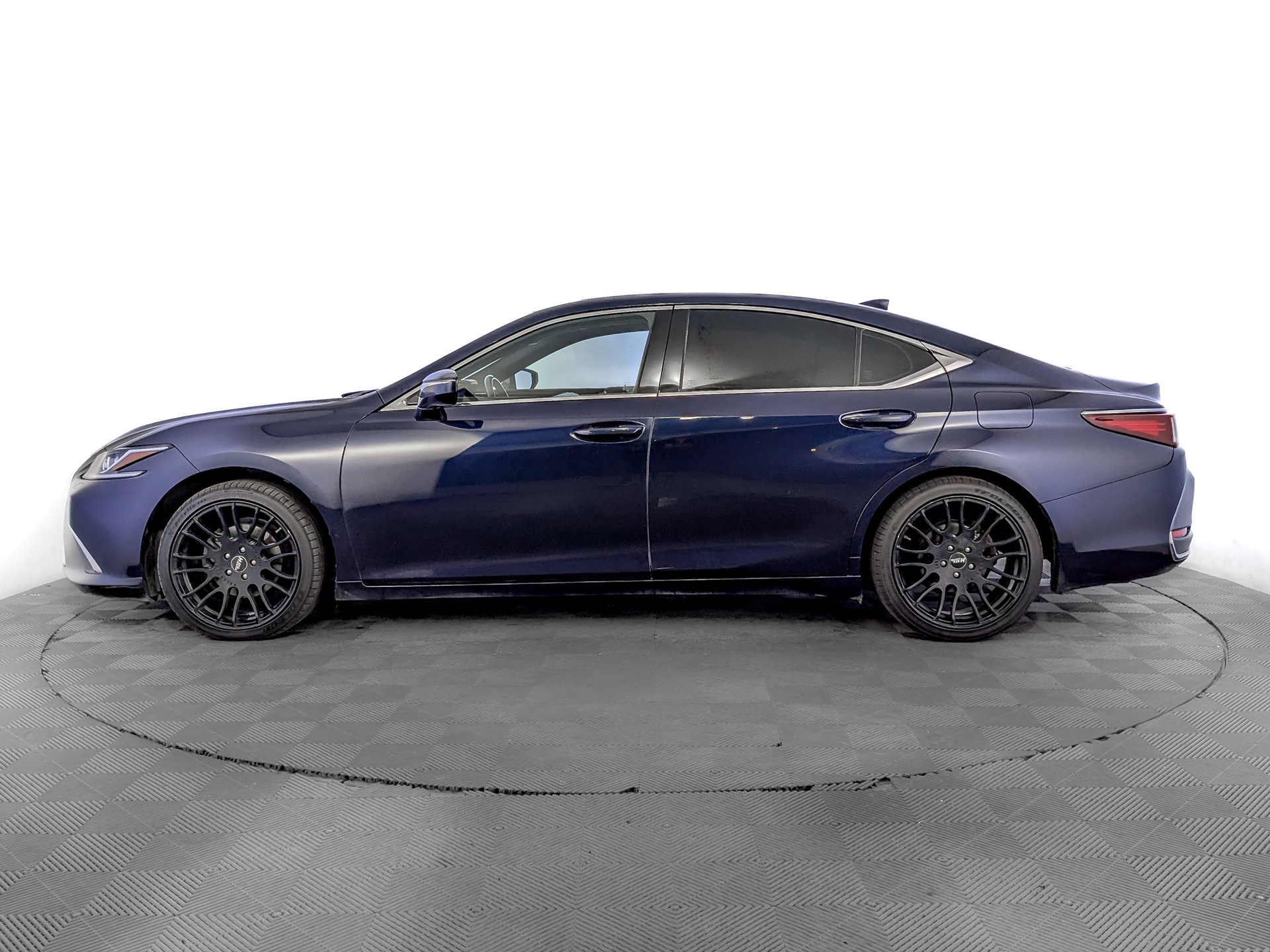 LEXUS ES 2.50 (200 л.с), автомат, 2019, пробег 155 705 км