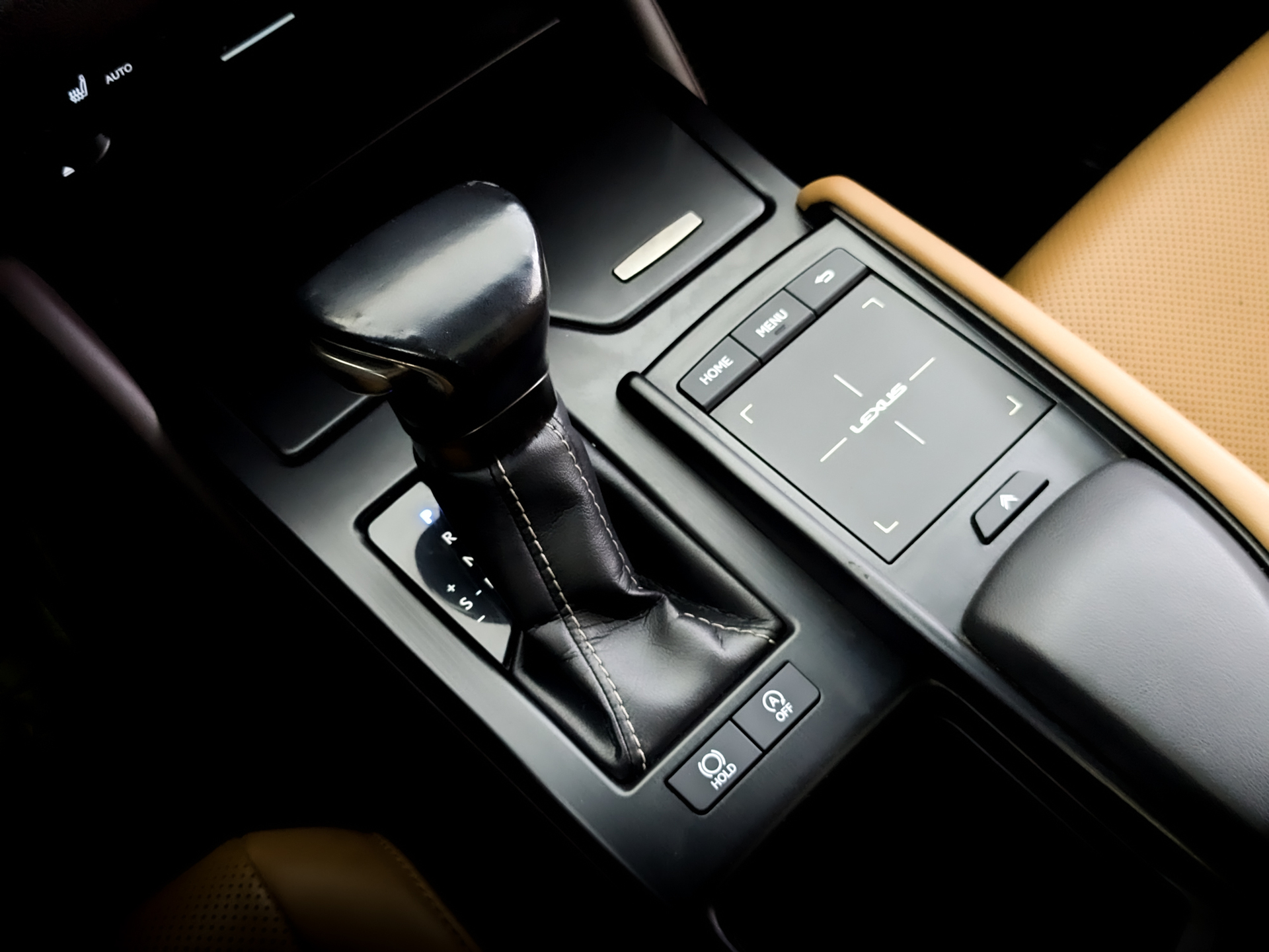 LEXUS ES 2.50 (200 л.с), автомат, 2019, пробег 155 705 км