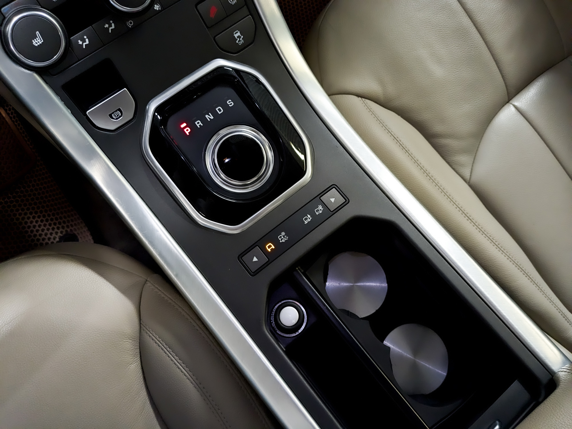 LAND ROVER Range Rover Evoque 2.00 (149 л.с), автомат, 2018, пробег 146 051 км