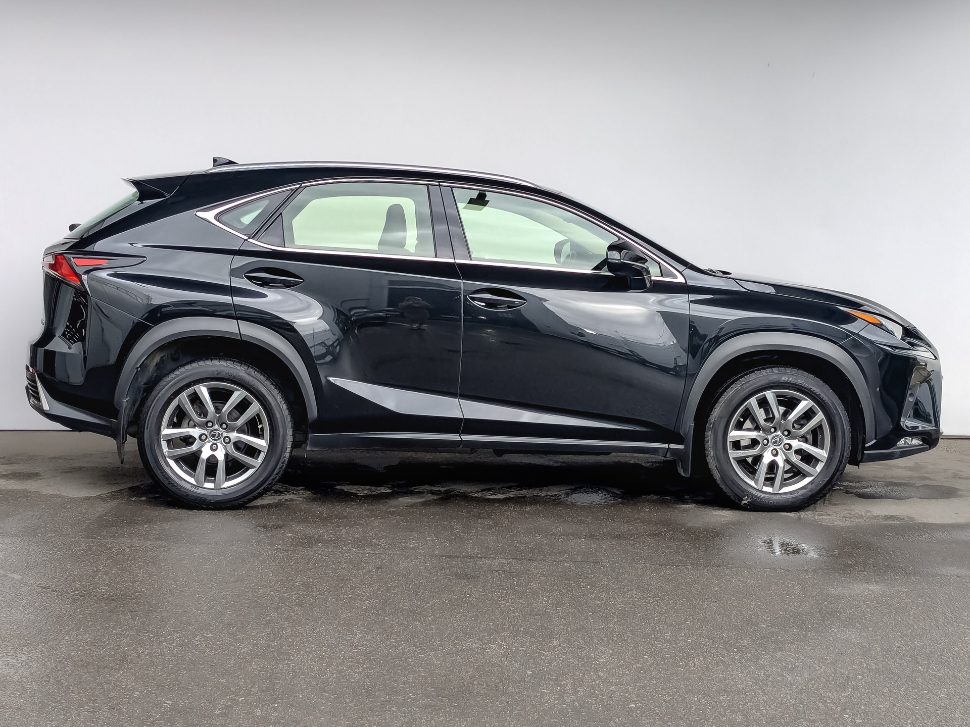 LEXUS NX 2.00 (150 л.с), автомат, 2021, пробег 30 236 км