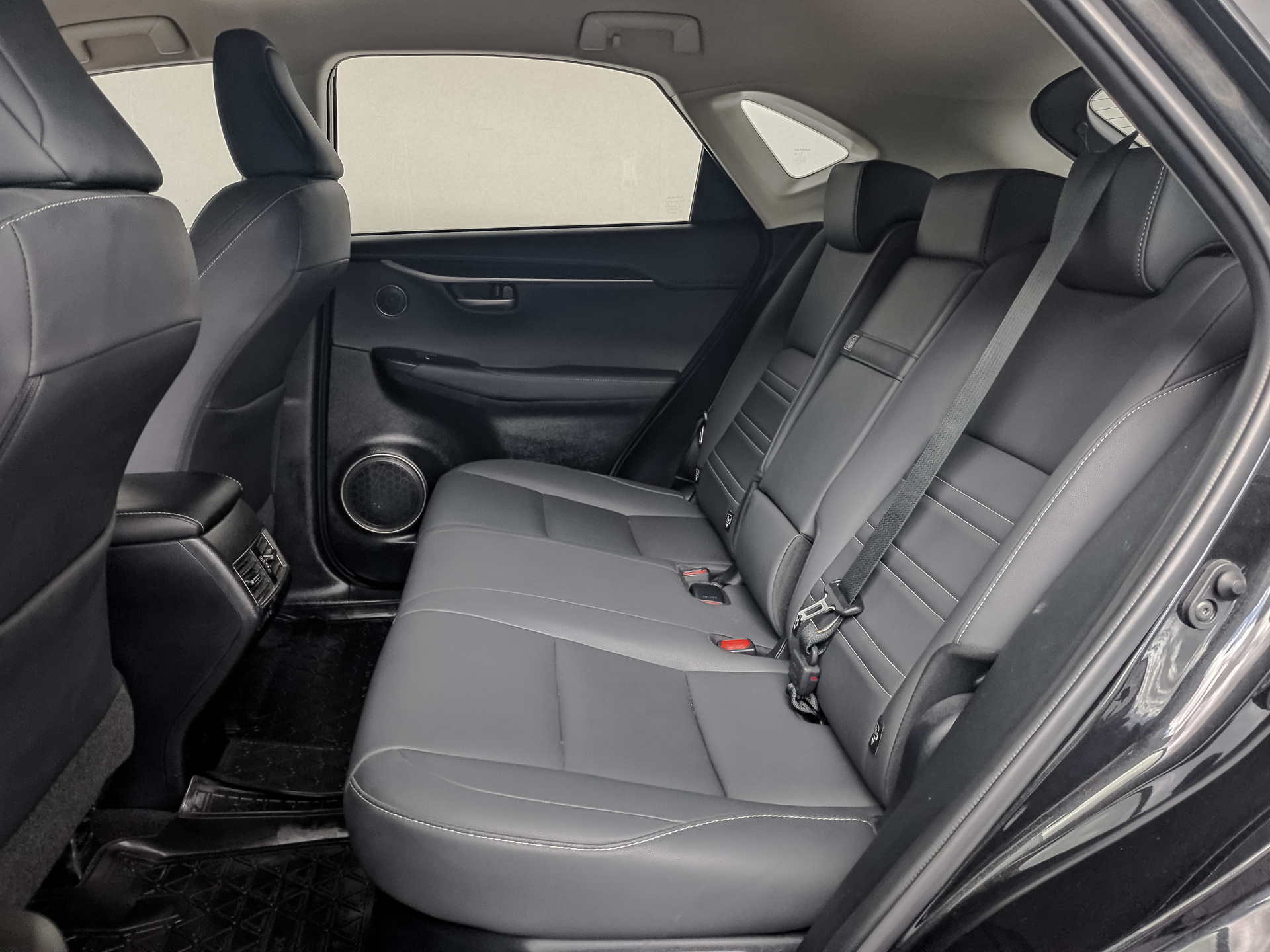 LEXUS NX 2.00 (150 л.с), автомат, 2021, пробег 30 236 км
