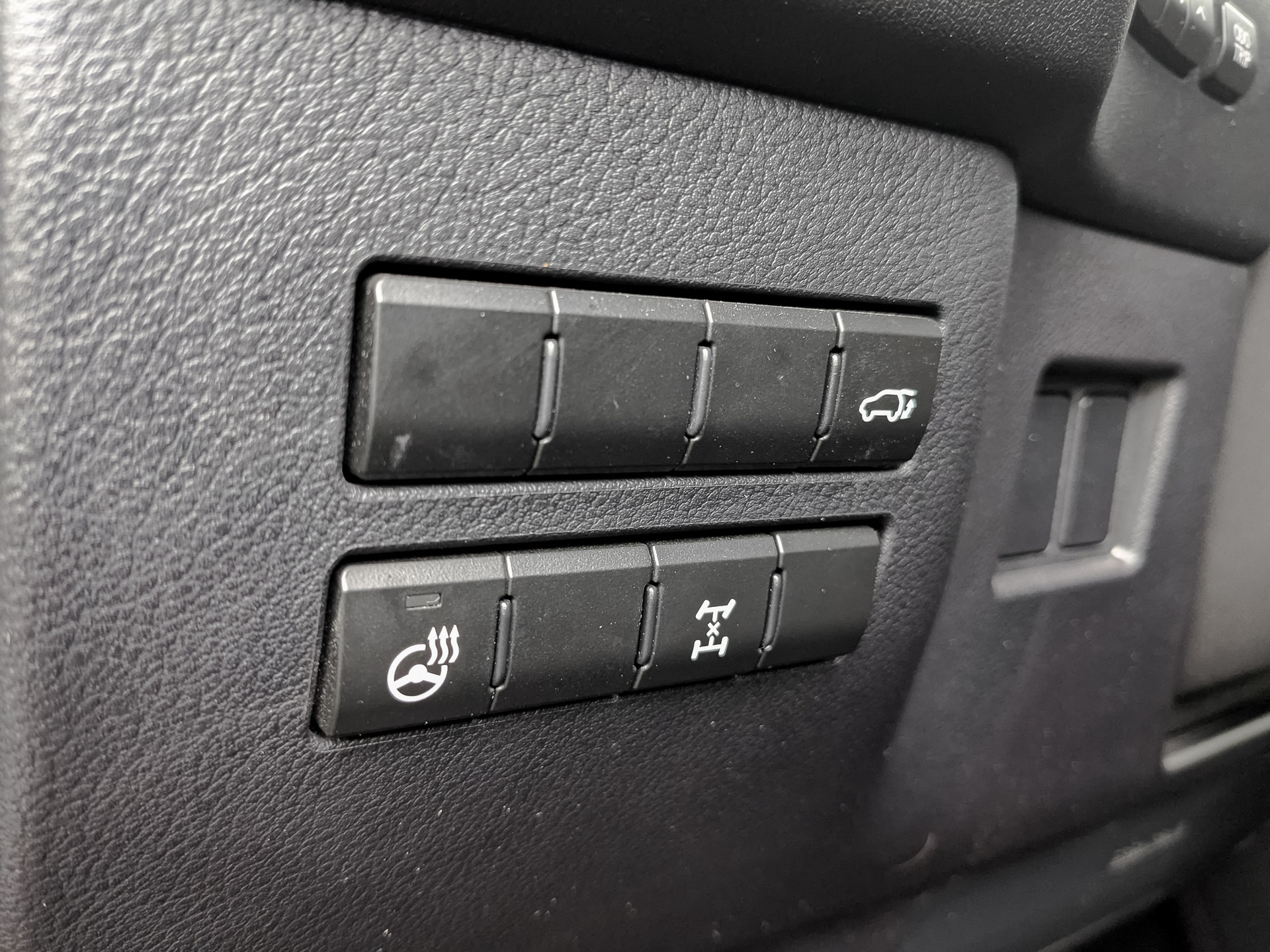 LEXUS NX 2.00 (150 л.с), автомат, 2021, пробег 30 236 км