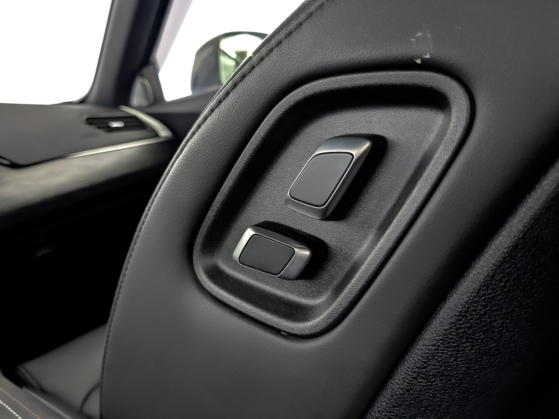 GEELY Tugella 2.00 (238 л.с), автомат, 2023, пробег 77 015 км