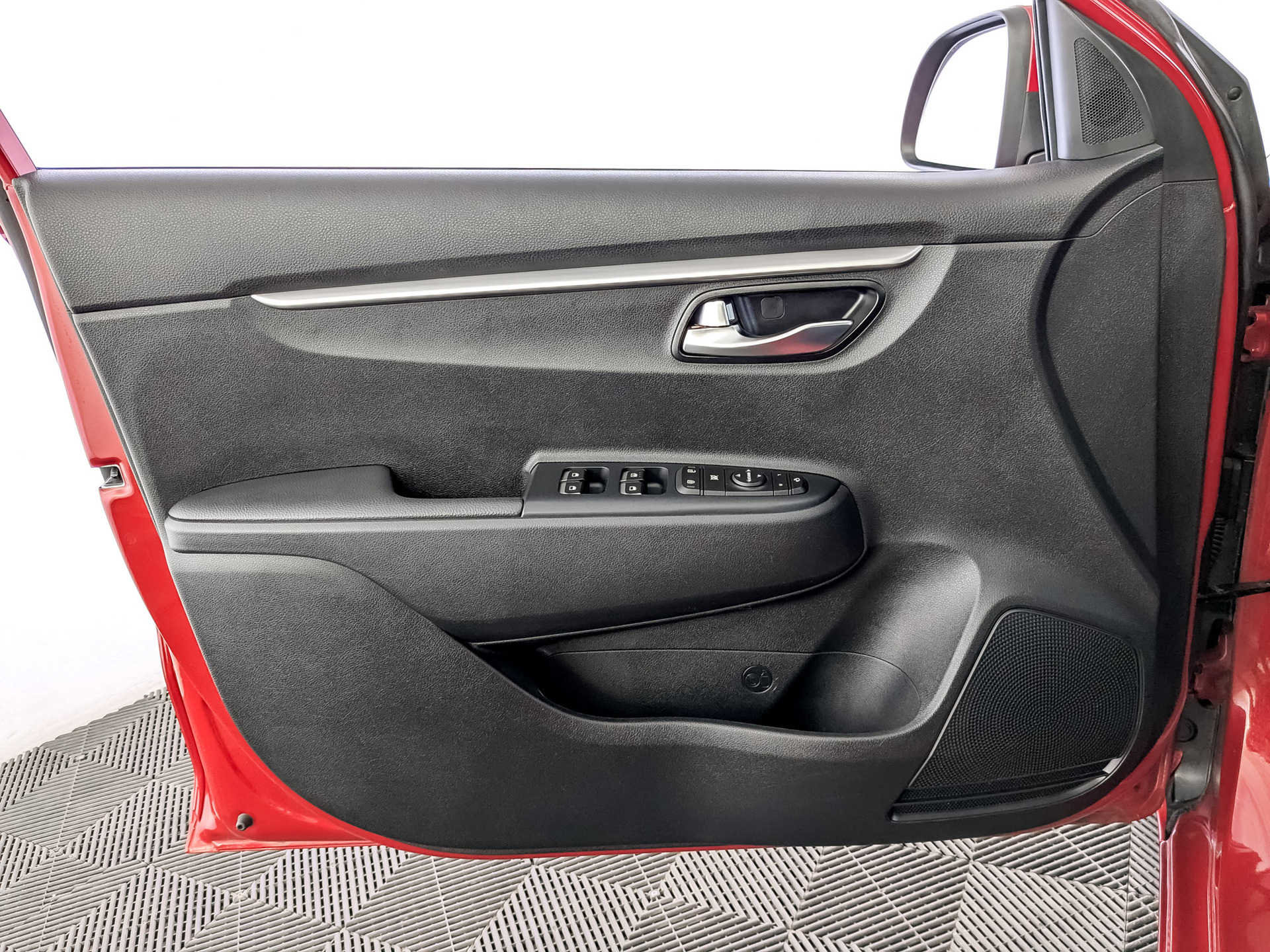 SOLARIS KRS 1.60 (123 л.с), автомат, 2025, пробег 15 605 км
