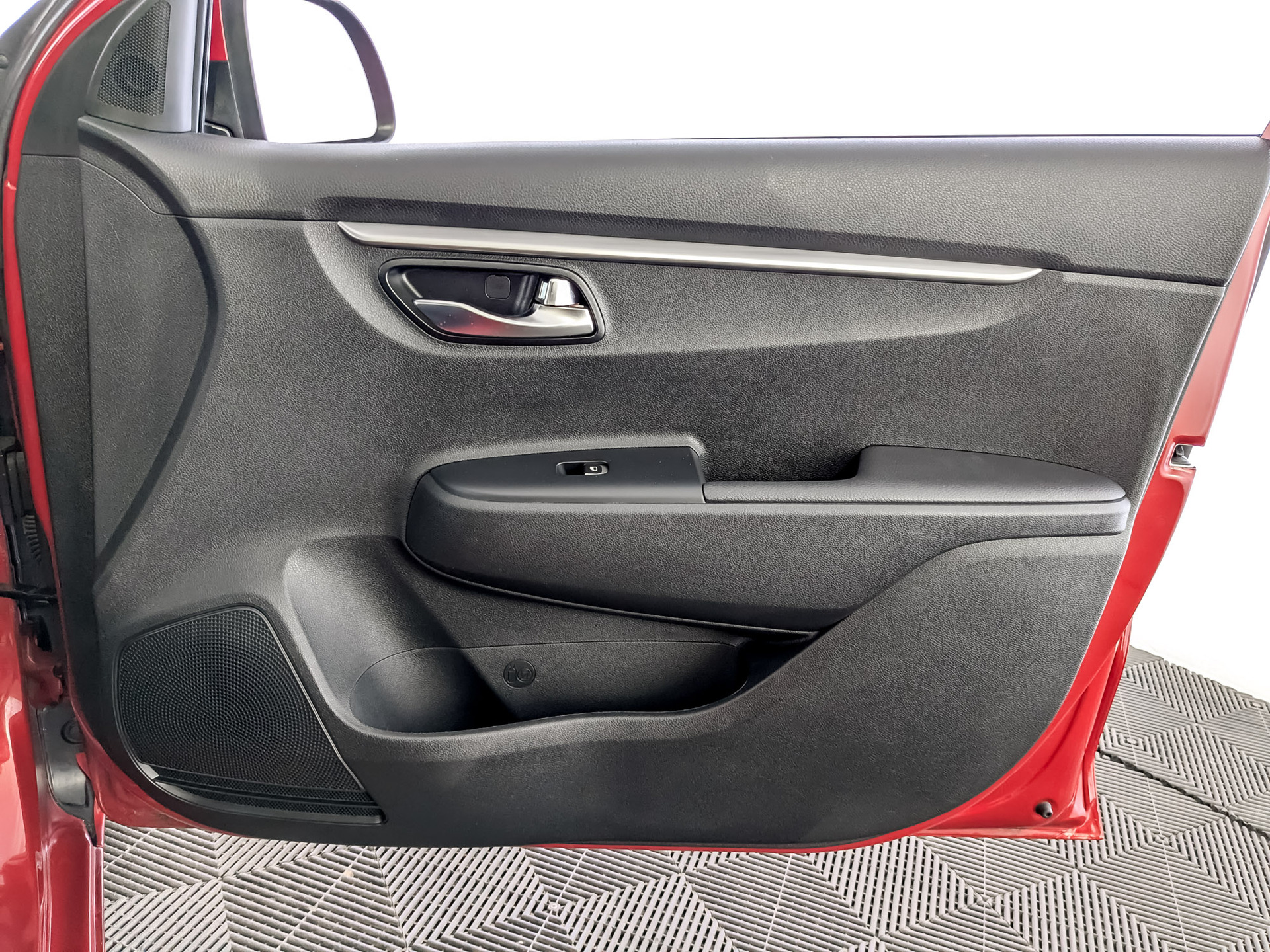 SOLARIS KRS 1.60 (123 л.с), автомат, 2025, пробег 15 605 км