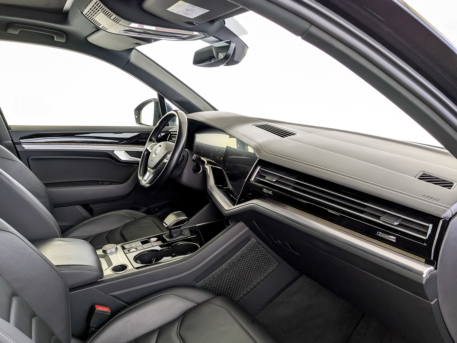 VOLKSWAGEN Touareg 3.00 (286 л.с), автомат, 2018, пробег 172 366 км