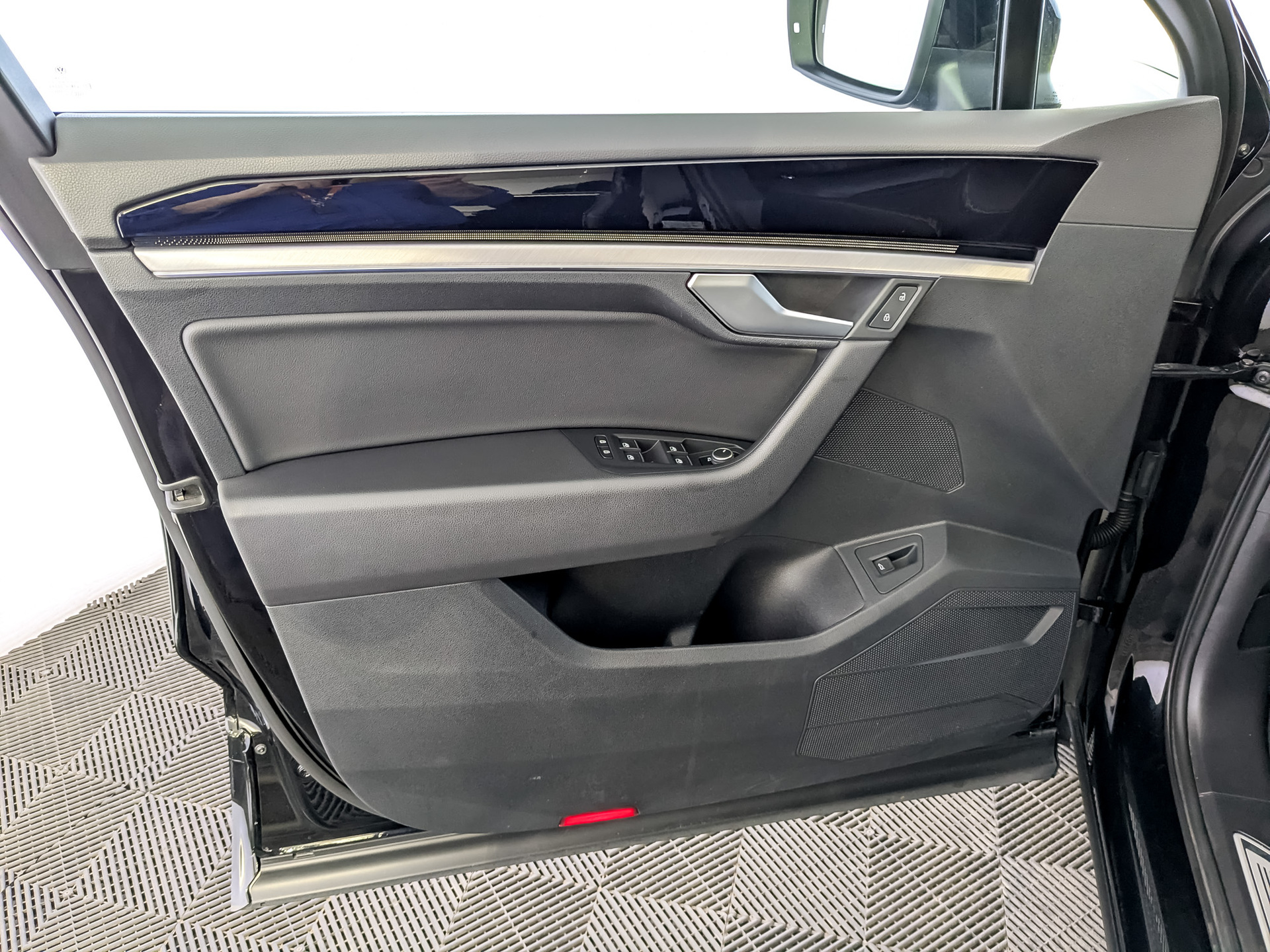 VOLKSWAGEN Touareg 3.00 (286 л.с), автомат, 2018, пробег 172 366 км