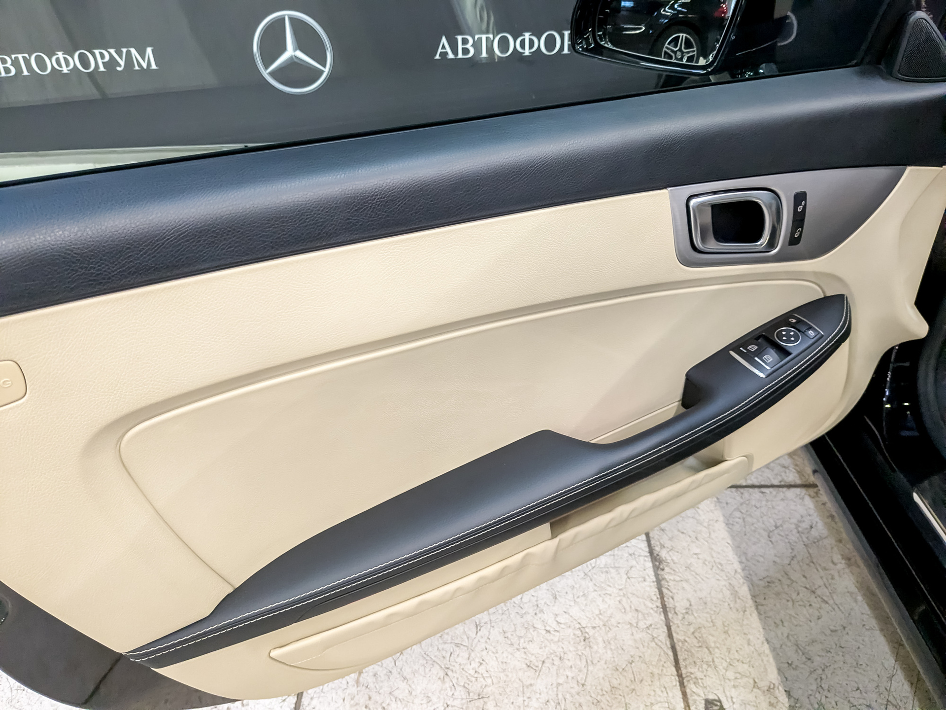 MERCEDES-BENZ SLK родстер 1.80 (184 л.с), автомат, 2013, пробег 24 558 км