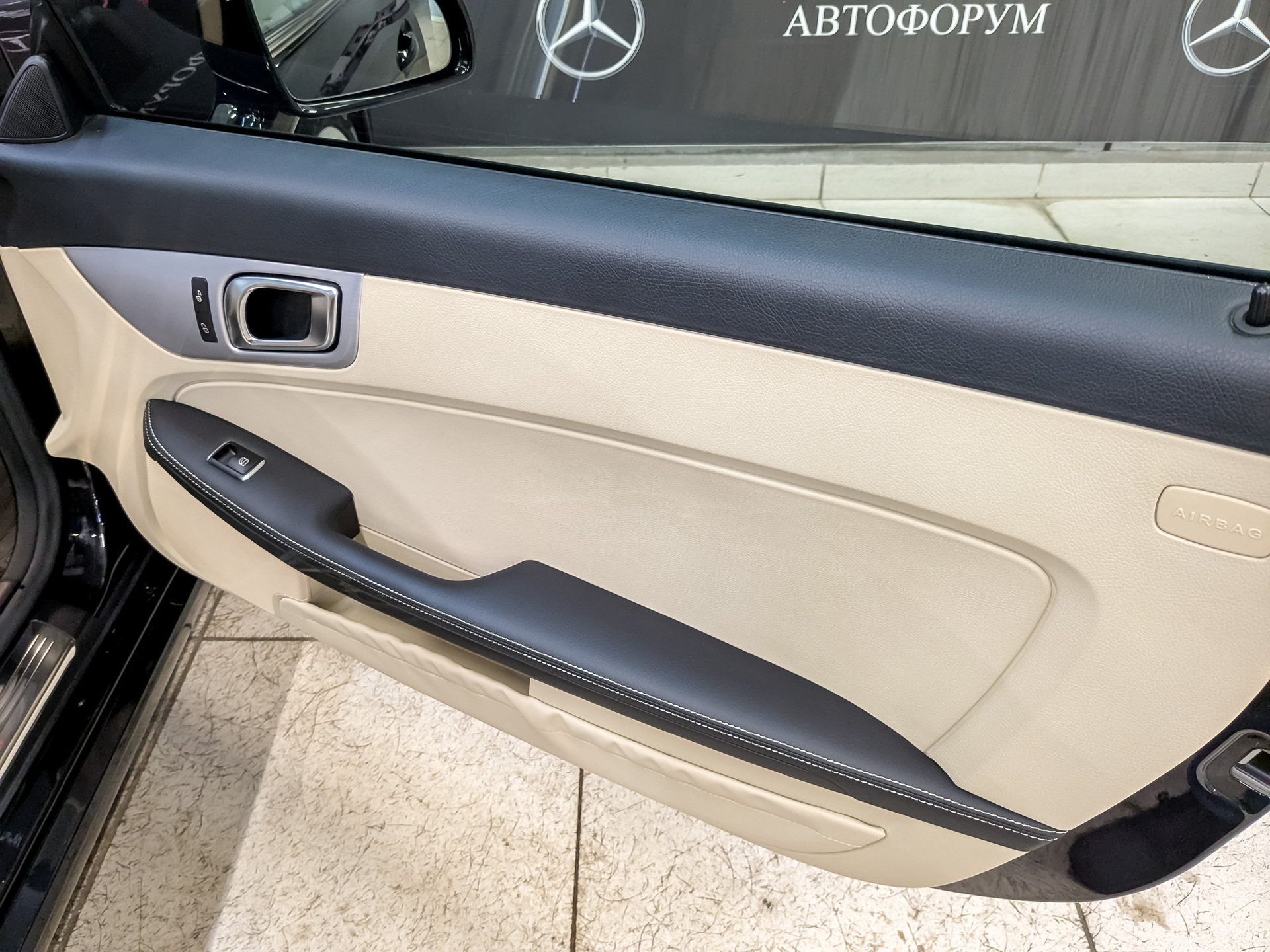 MERCEDES-BENZ SLK родстер 1.80 (184 л.с), автомат, 2013, пробег 24 558 км